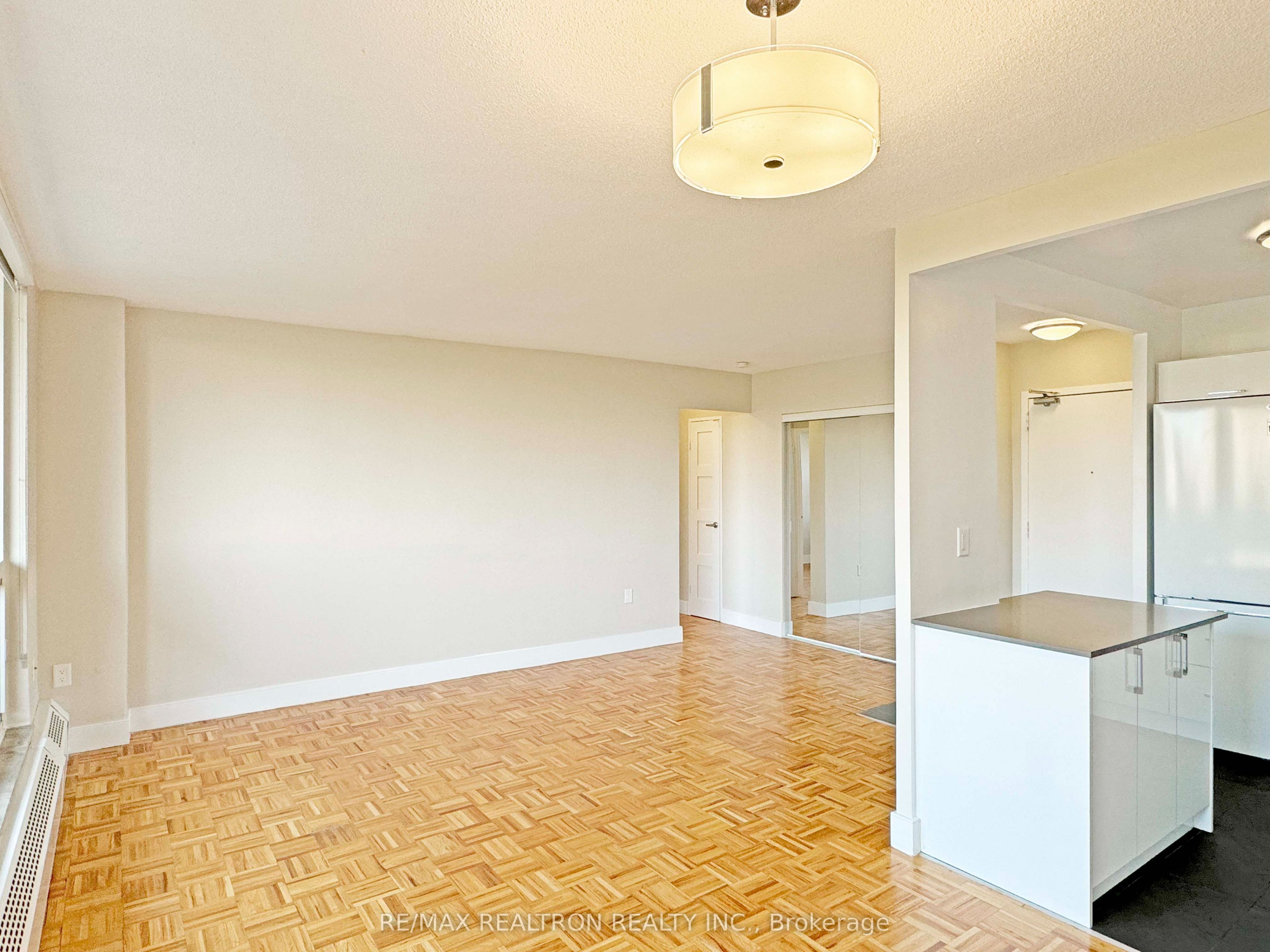 666 Spadina Avenue 1408, Toronto, ON M5S 2H8 photo 3