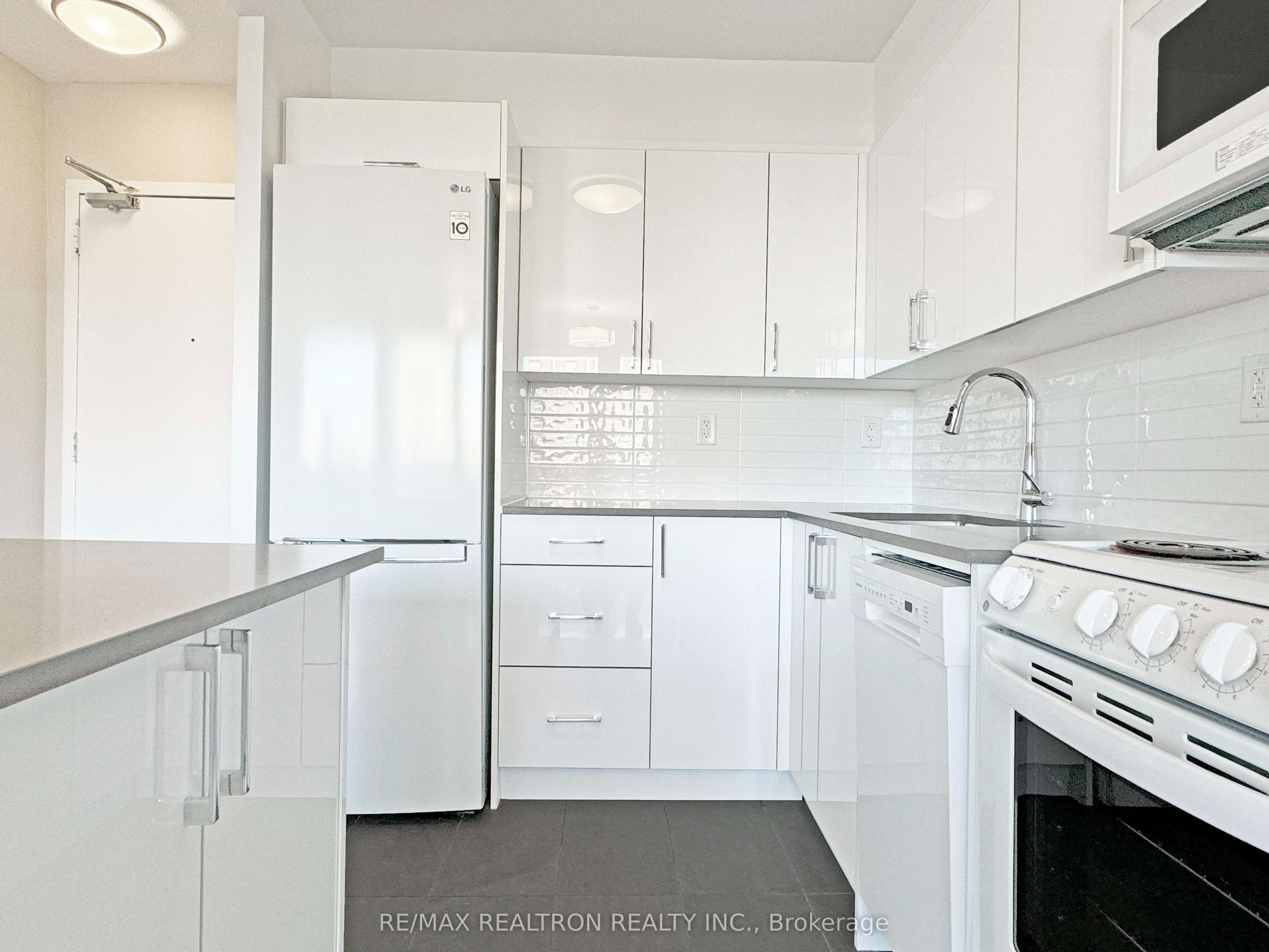666 Spadina Avenue 1408, Toronto, ON M5S 2H8 photo 4