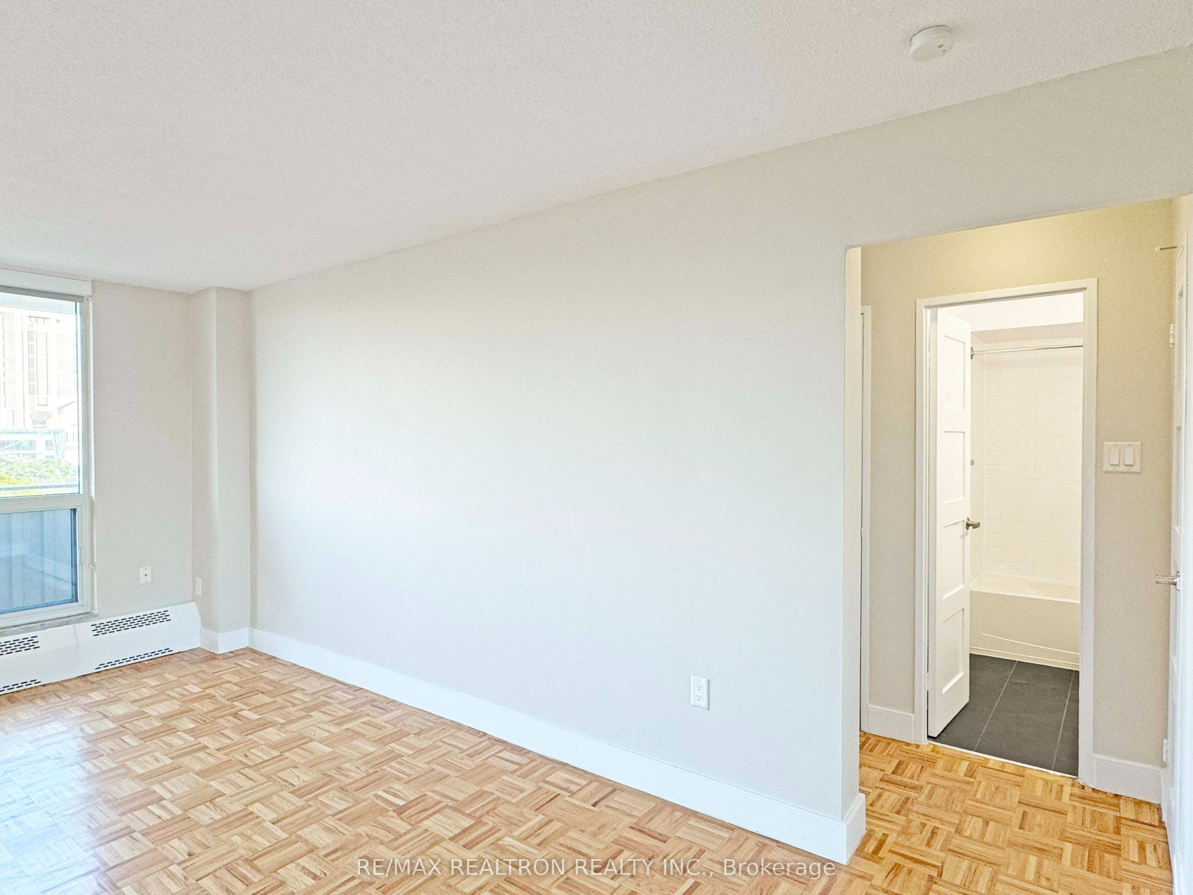 666 Spadina Avenue 1408, Toronto, ON M5S 2H8 photo 5