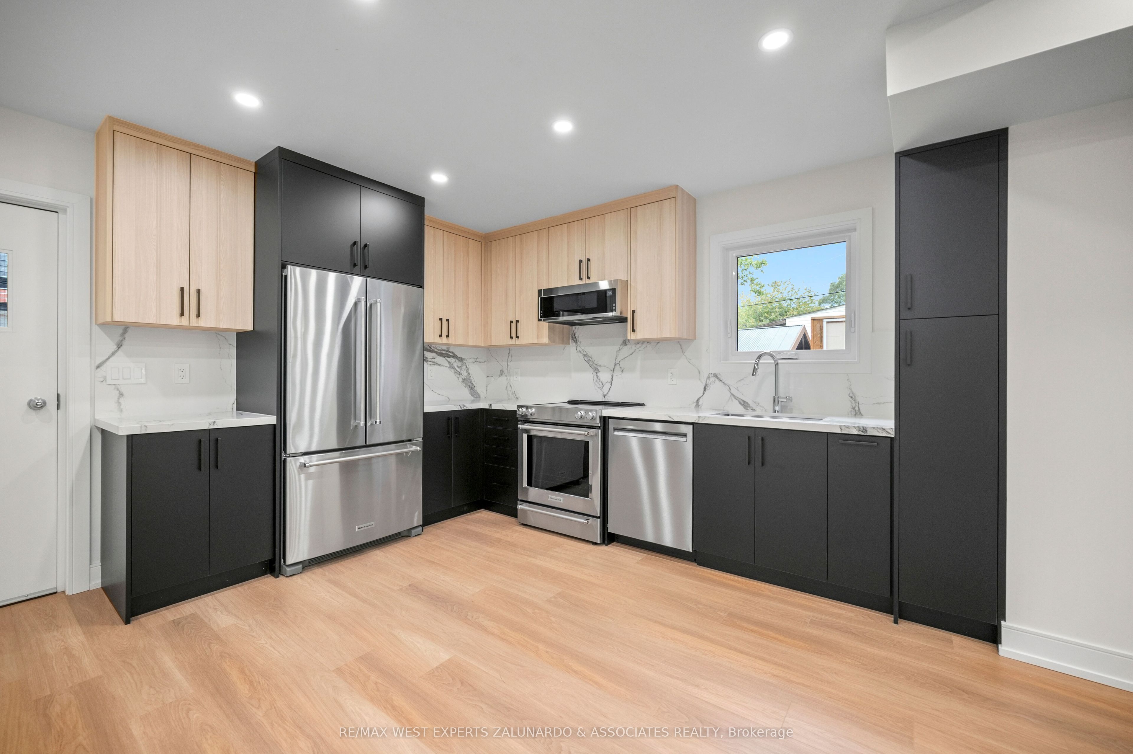 412 Glenholme Avenue 2, Toronto, ON M6E 3E7