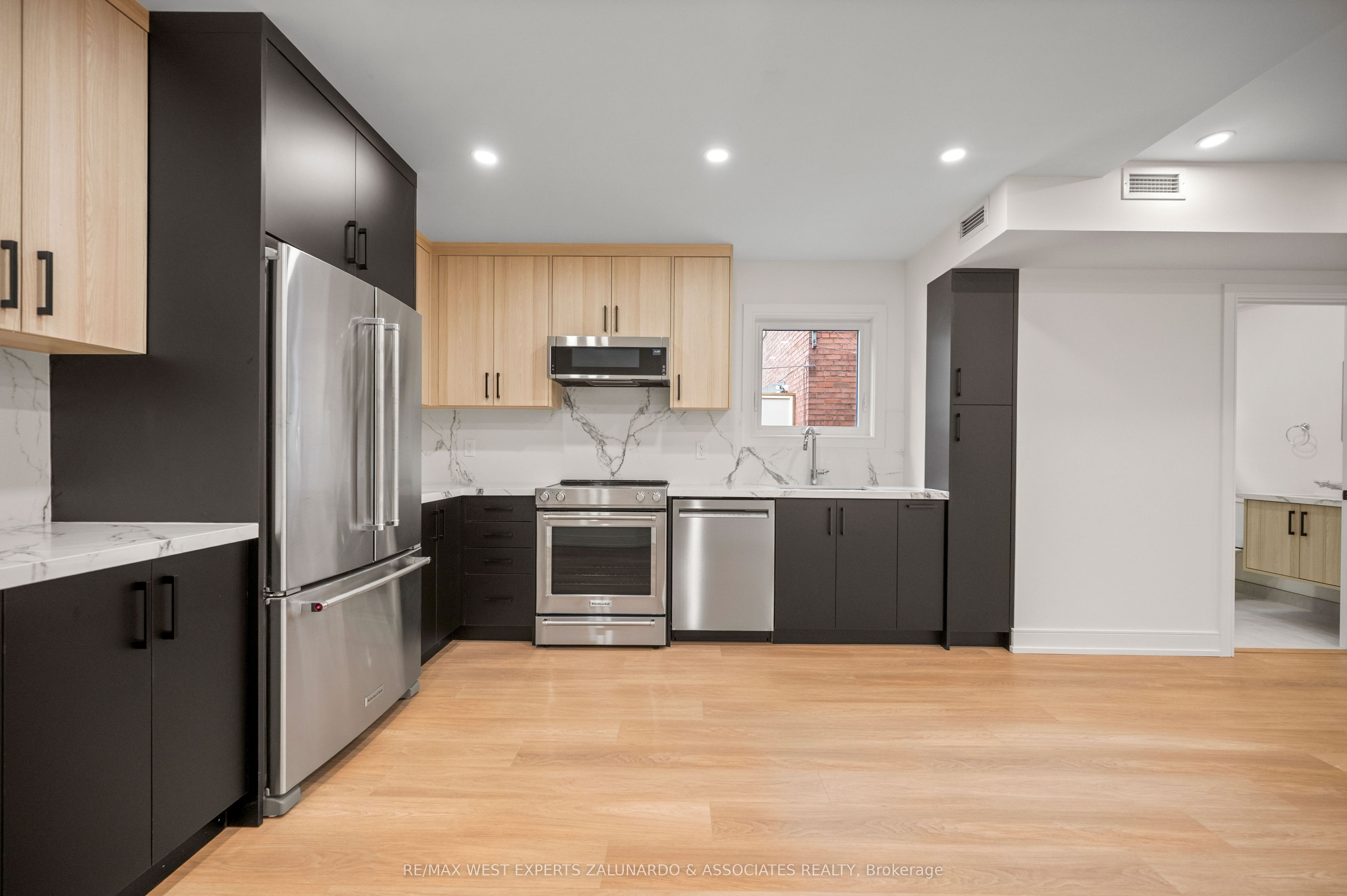 412 Glenholme Avenue 2, Toronto, ON M6E 3E7 photo 3