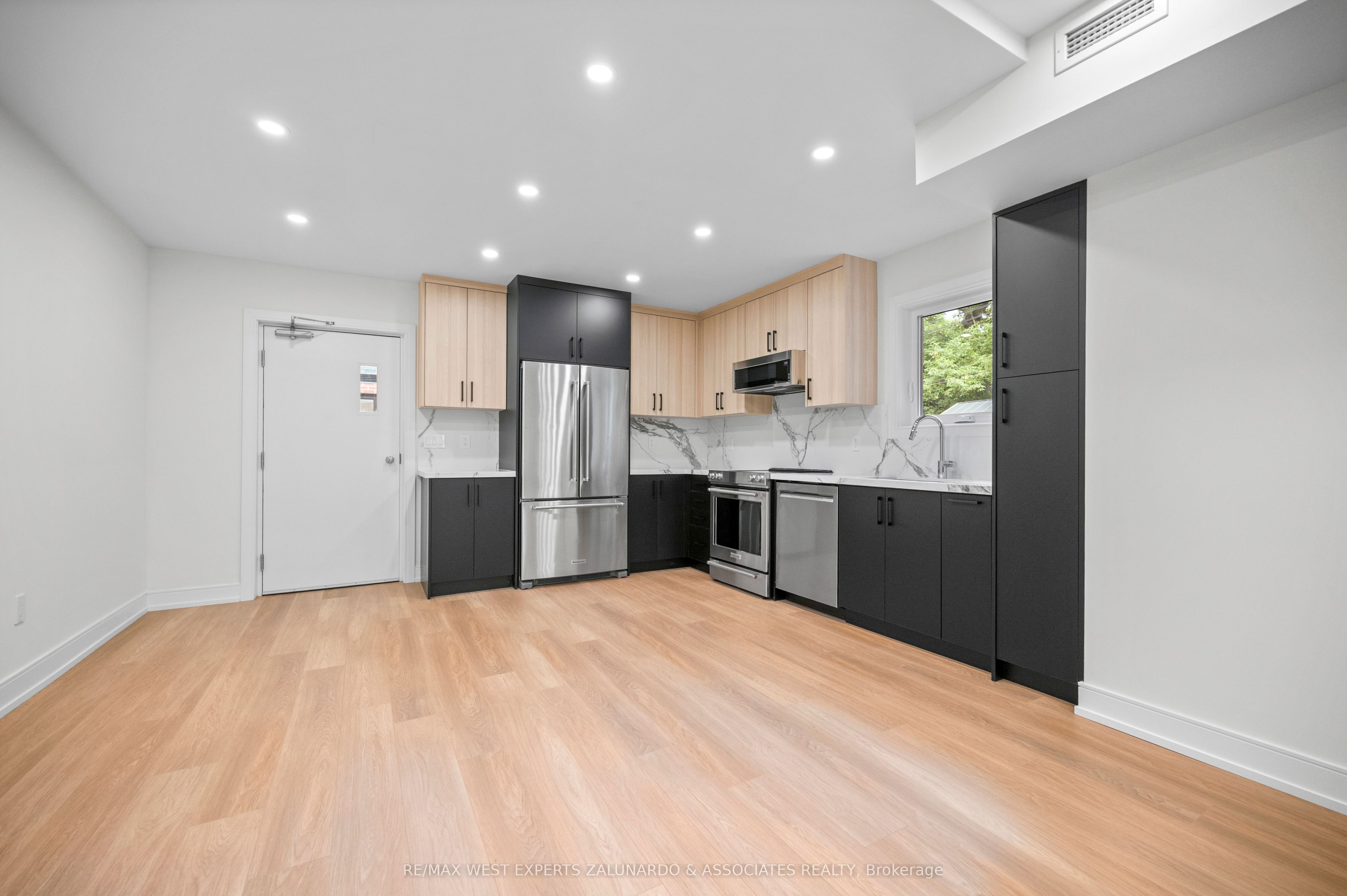 412 Glenholme Avenue 2, Toronto, ON M6E 3E7 photo 4