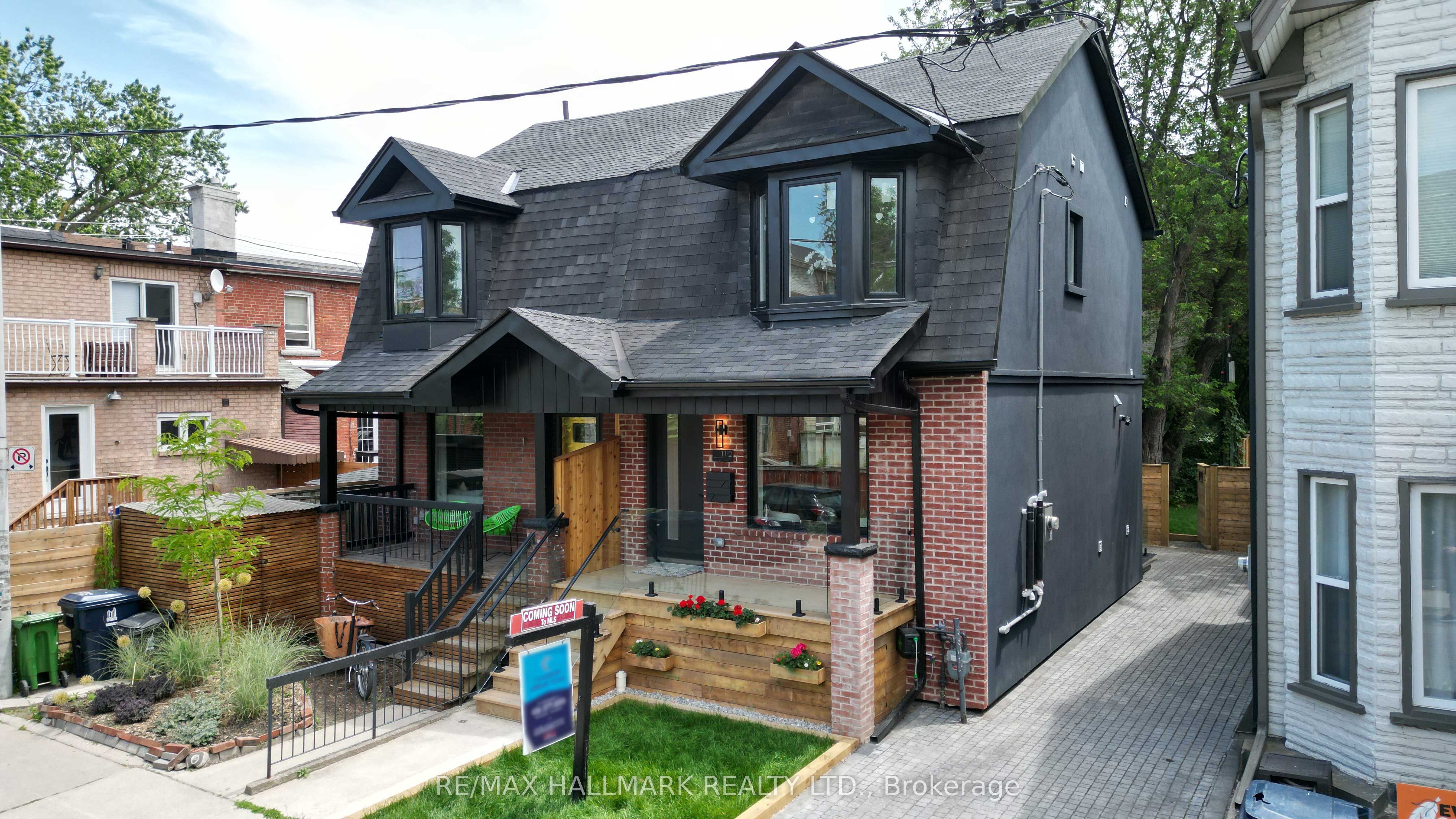 1 1/2 Delaney Crescent, Toronto, ON M6K 1P9