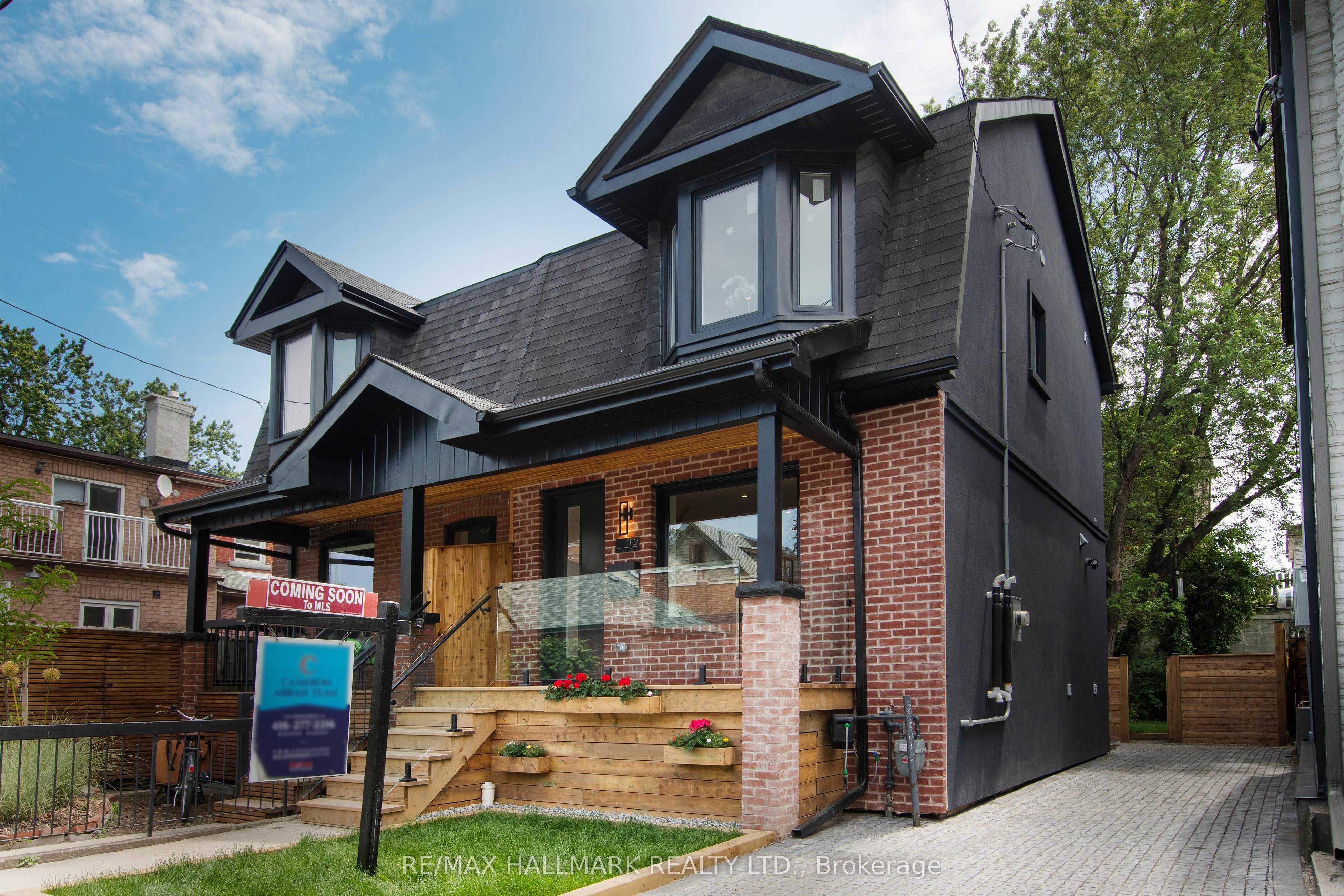 1 1/2 Delaney Crescent, Toronto, ON M6K 1P9 photo 2