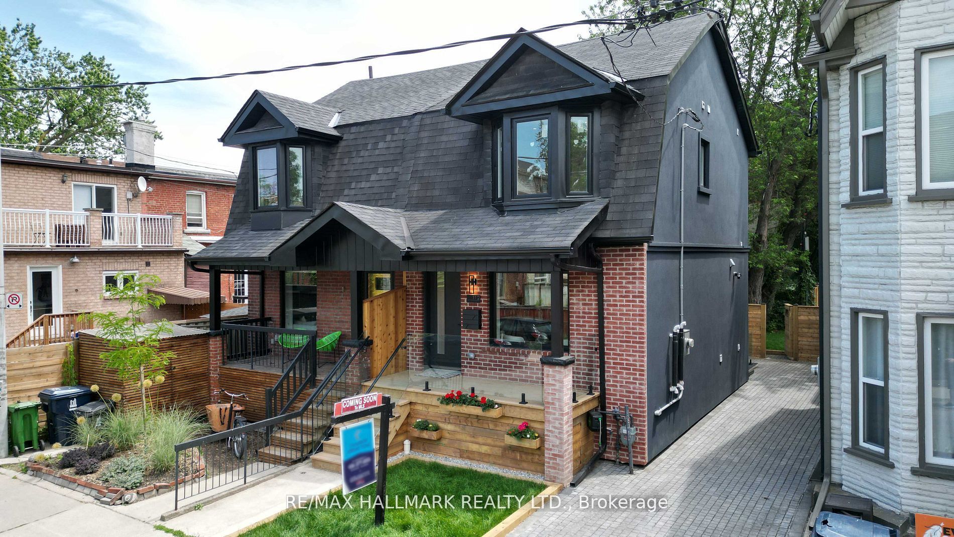 1 1/2 Delaney Crescent, Toronto, ON M6K 1P9