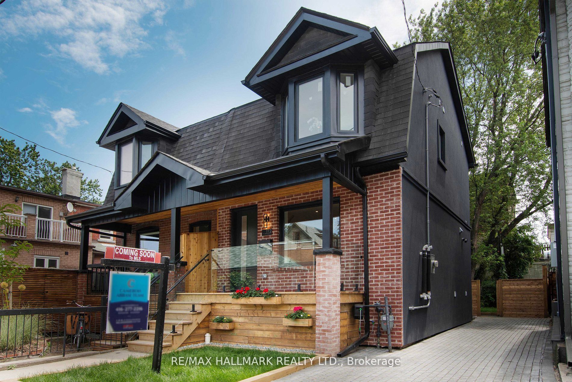 1 1/2 Delaney Crescent, Toronto, ON M6K 1P9 photo 2