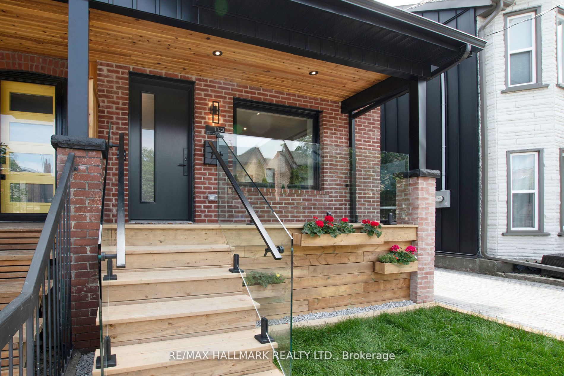 1 1/2 Delaney Crescent, Toronto, ON M6K 1P9 photo 4