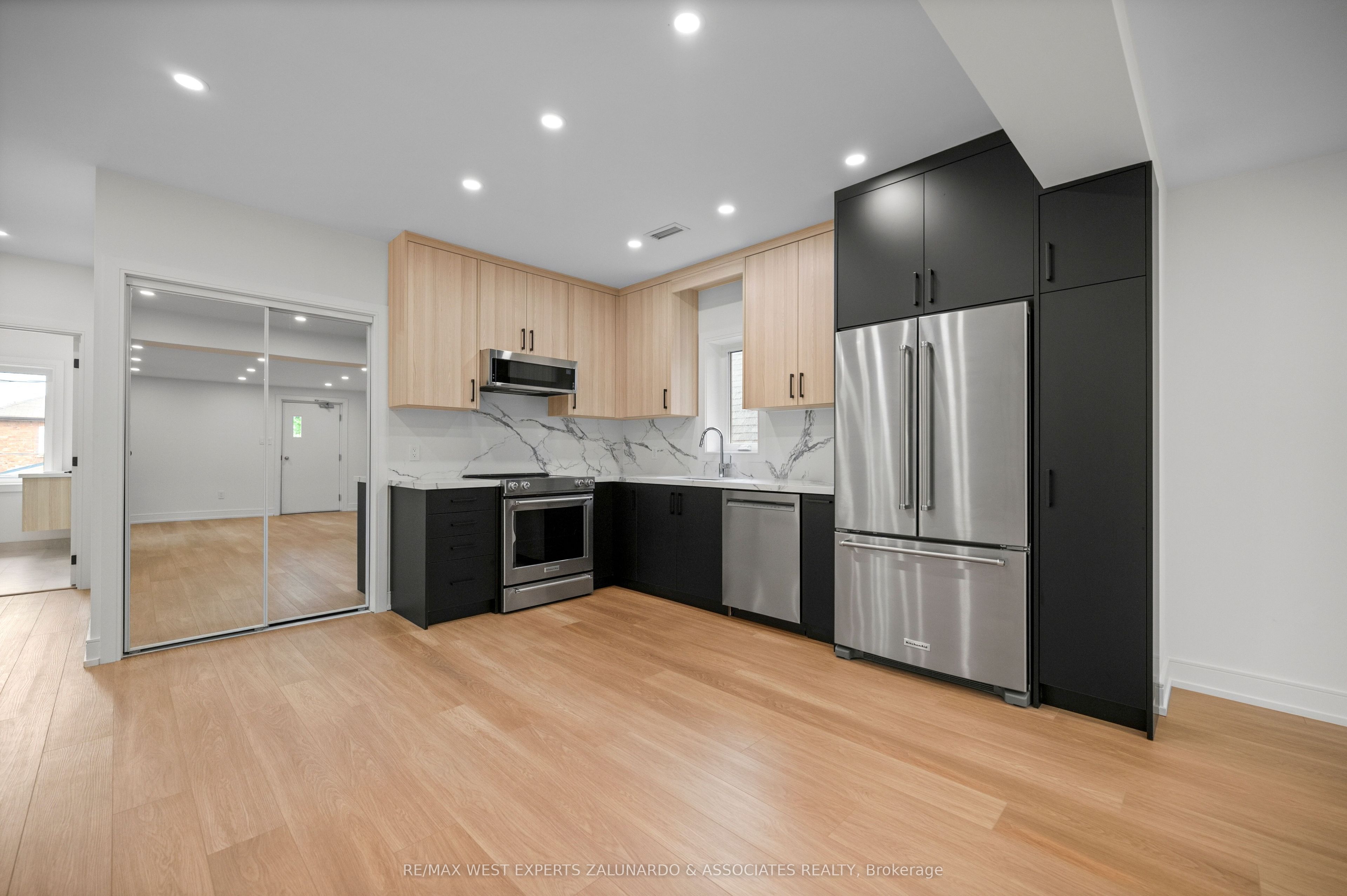 412 Glenholme Avenue 3, Toronto, ON M6E 3E7