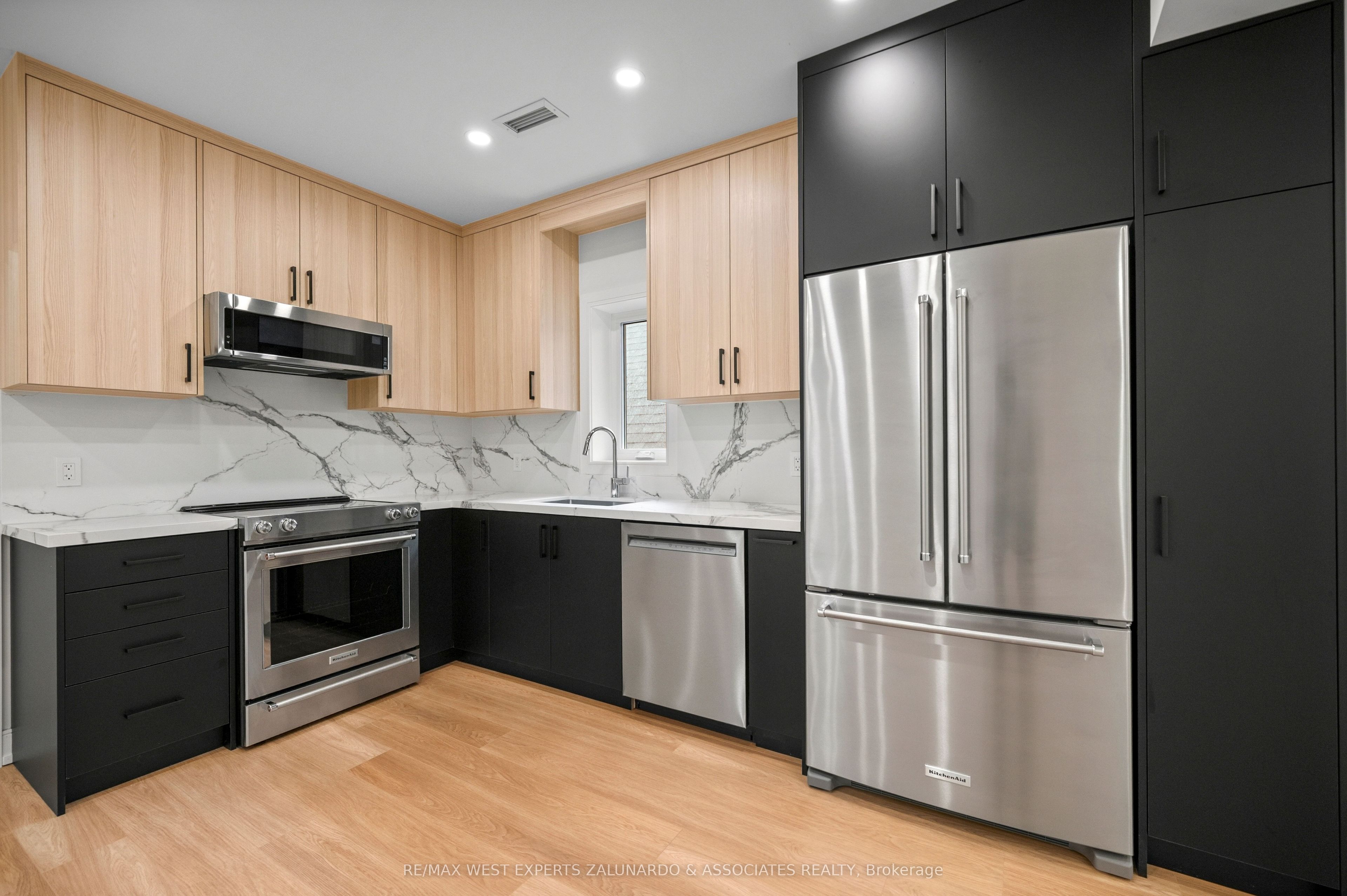 412 Glenholme Avenue 3, Toronto, ON M6E 3E7 photo 3