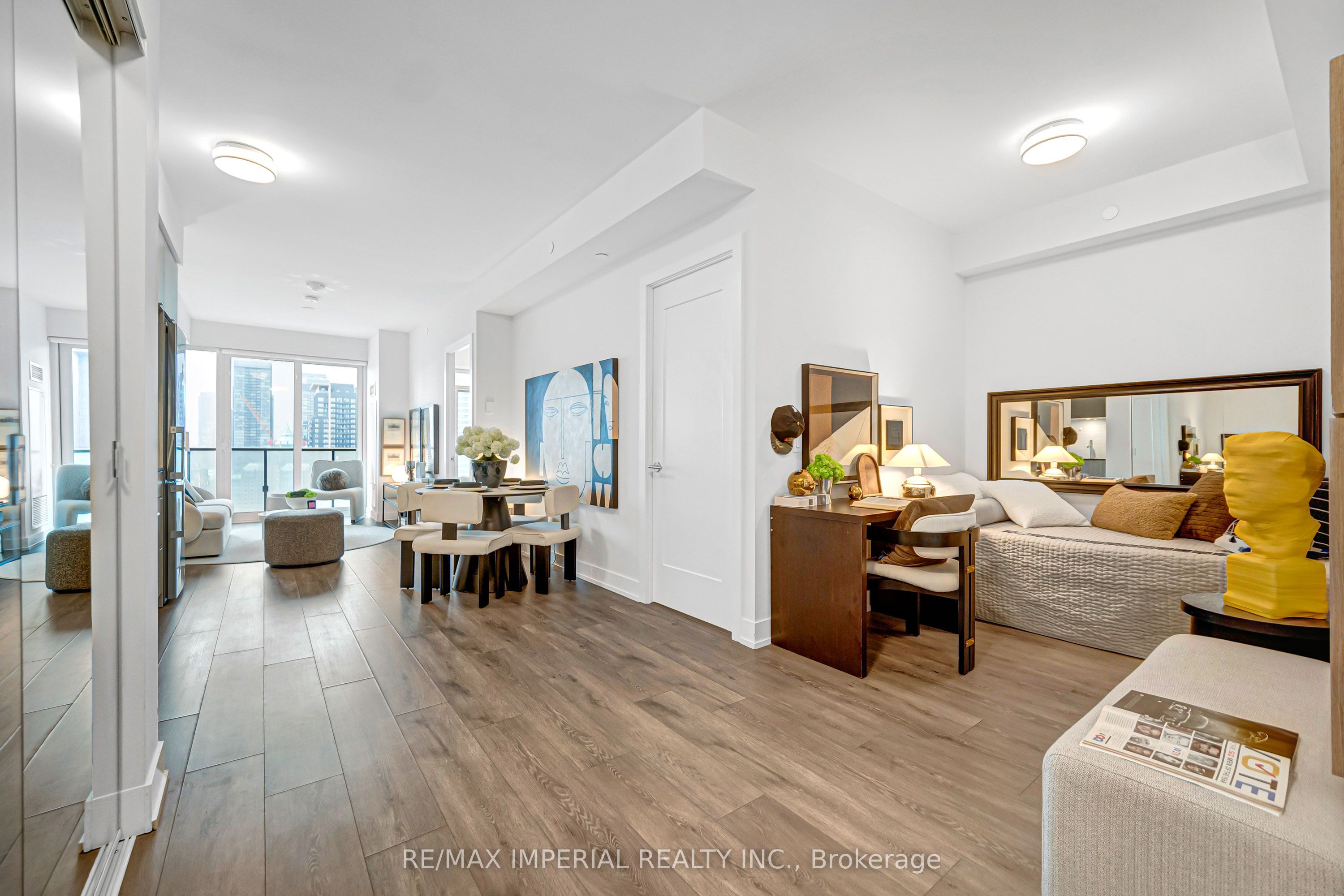 575 Bloor Street E 2410, Toronto, ON M4W 0B2 photo 2