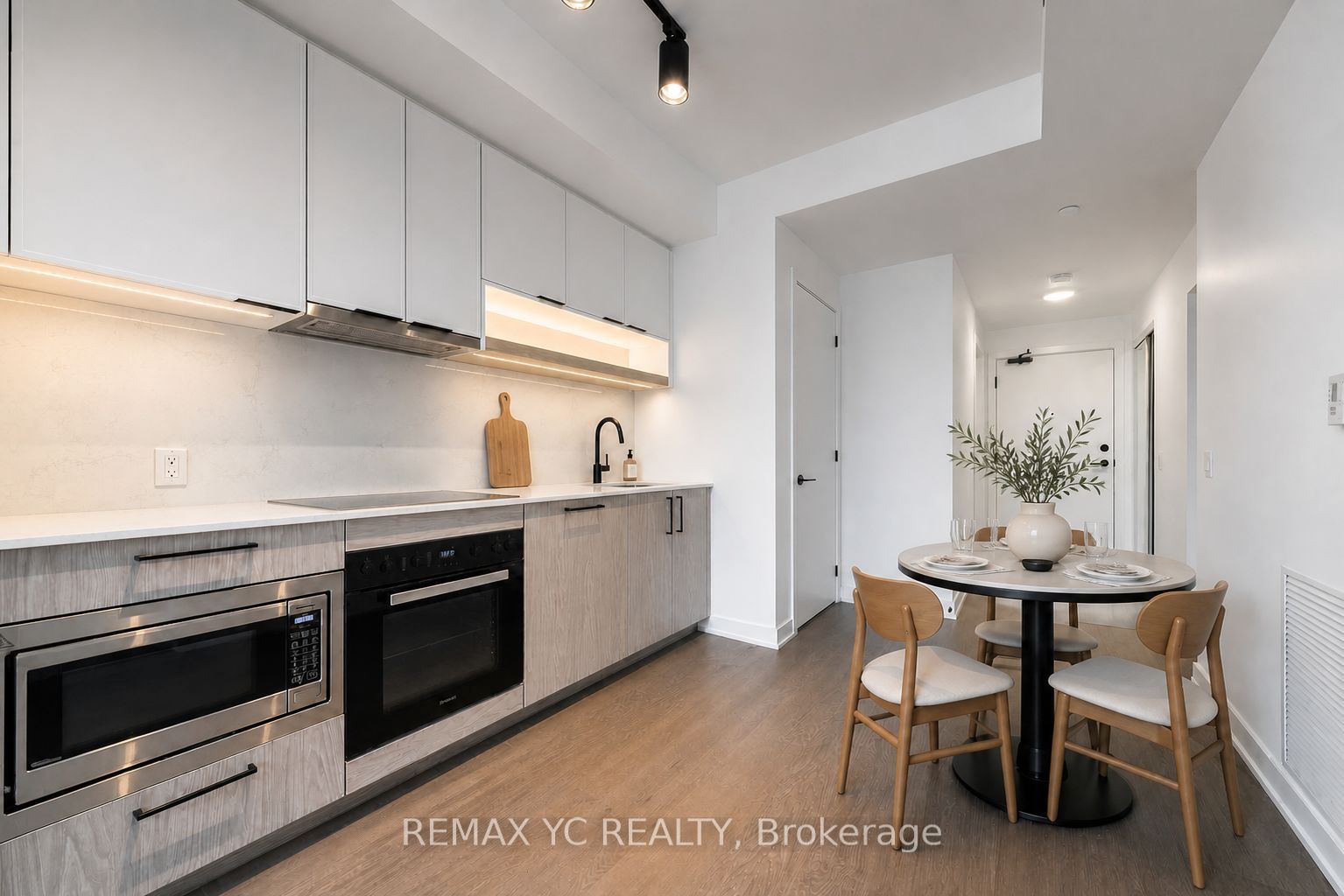 91 Montclair Avenue 725, Toronto, ON M5P 0B1 photo 4