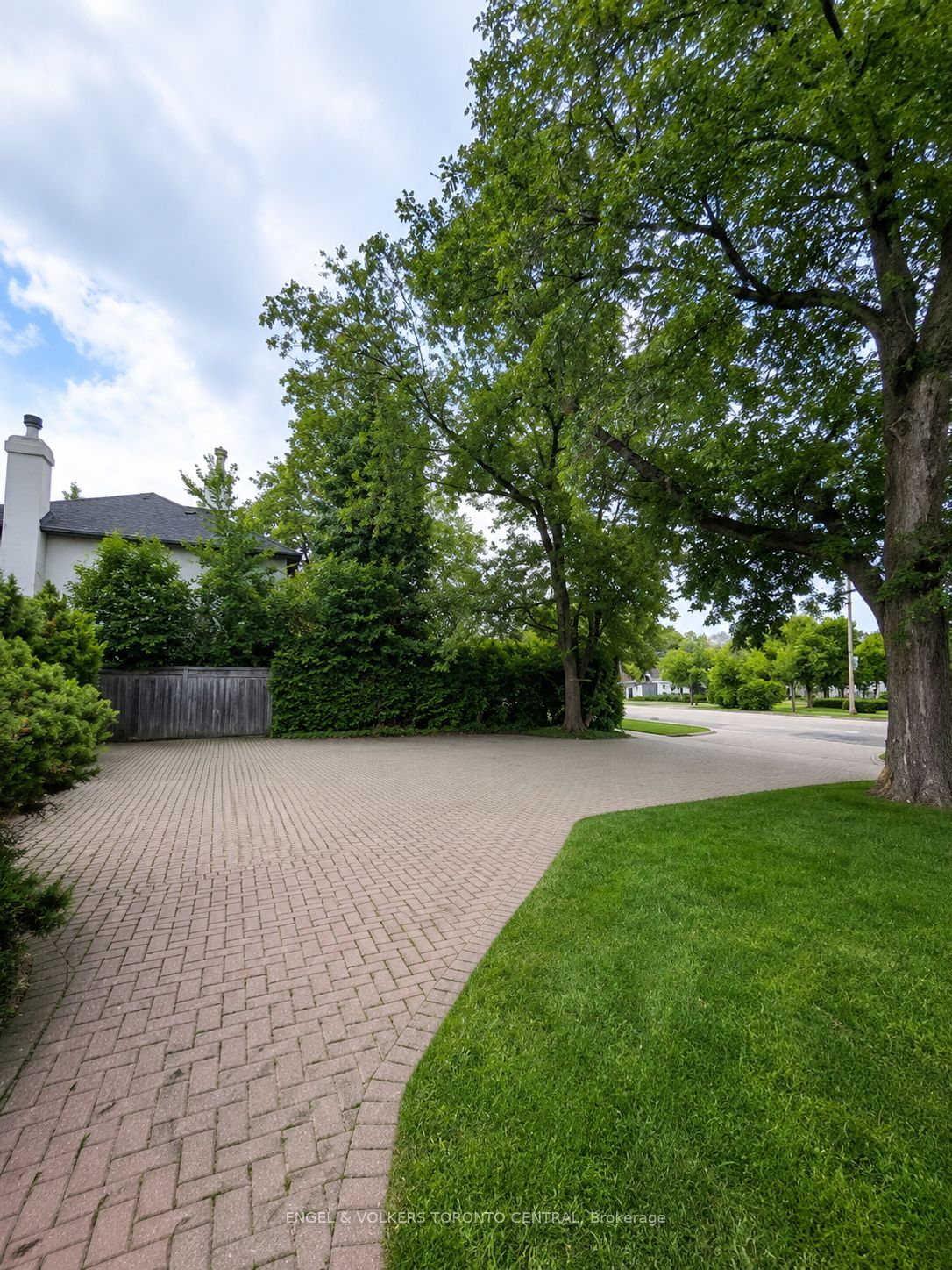 2424 Bayview Avenue, Toronto, ON M2L 1A3 photo 2