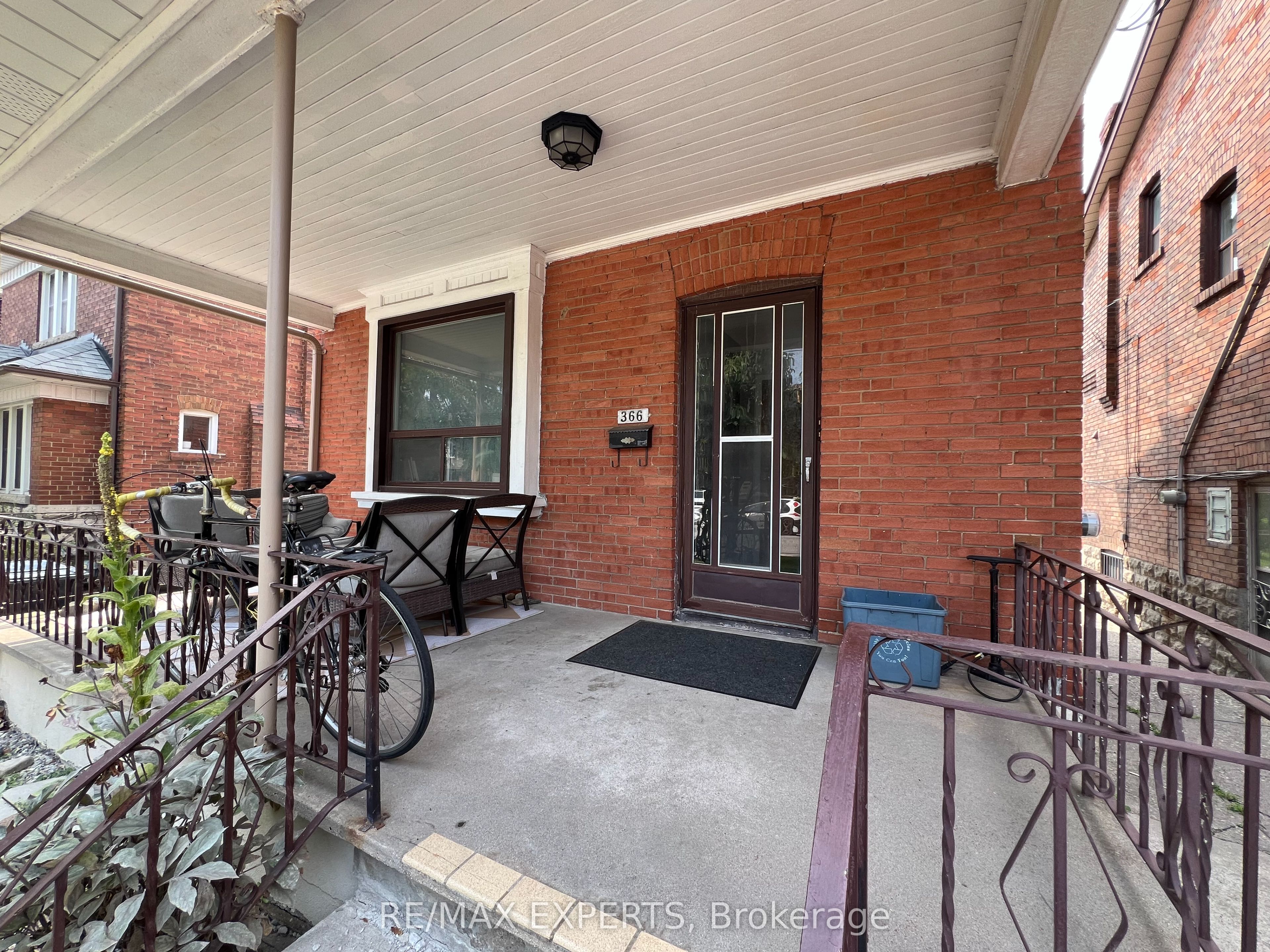 366 Lauder Avenue 2nd Floor, Toronto, ON M6E 3H8 photo 2