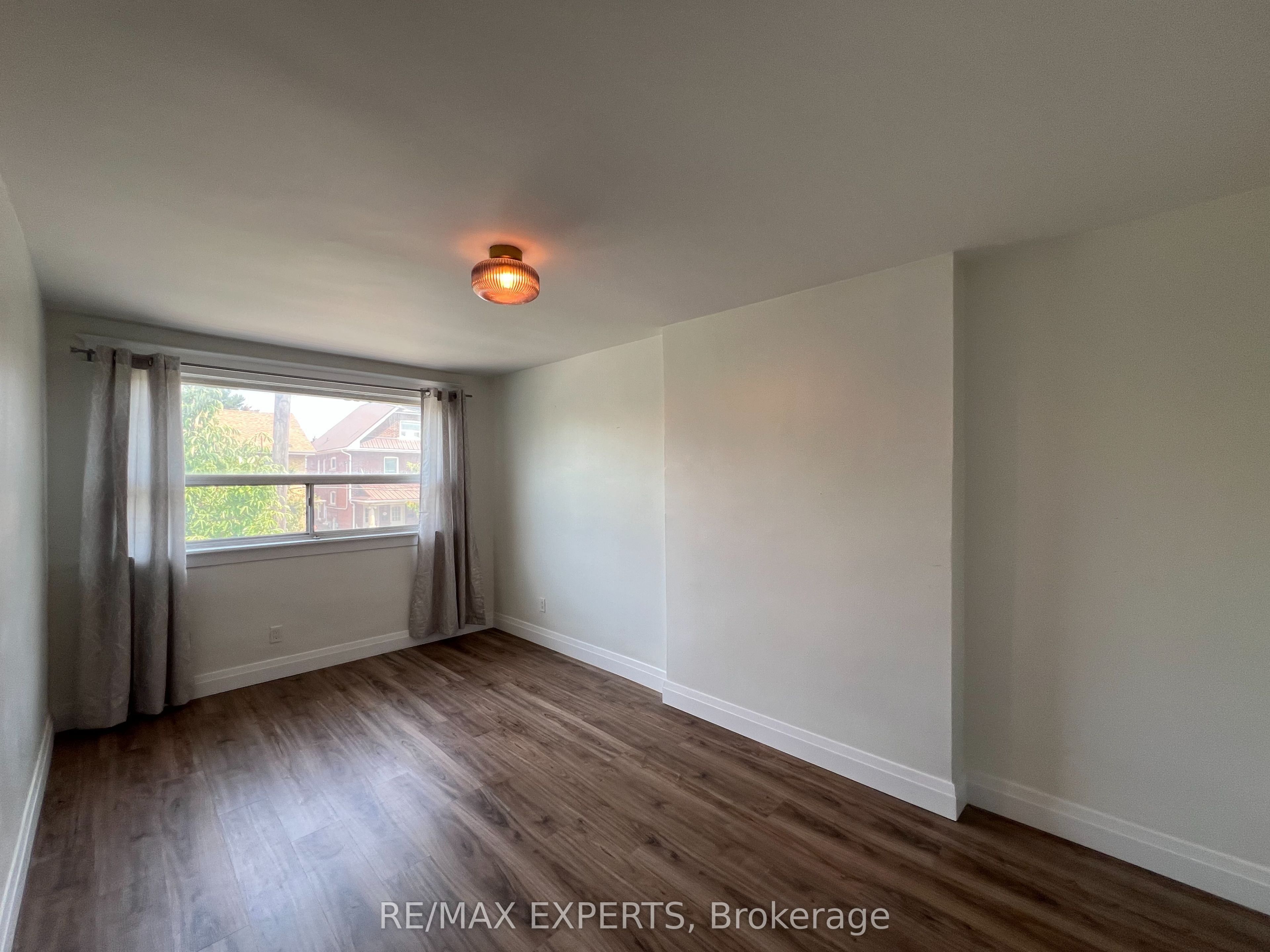 366 Lauder Avenue 2nd Floor, Toronto, ON M6E 3H8 photo 5