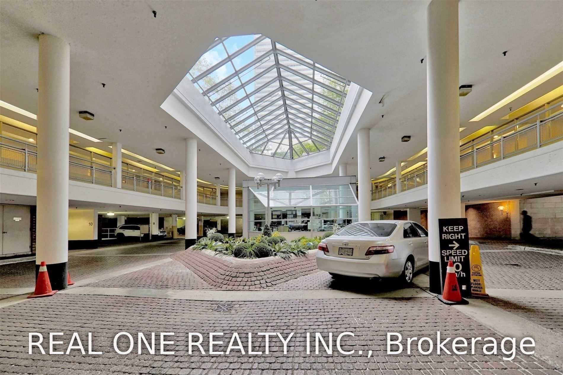 711 Bay Street 1612, Toronto, ON M5G 2J8 photo 3