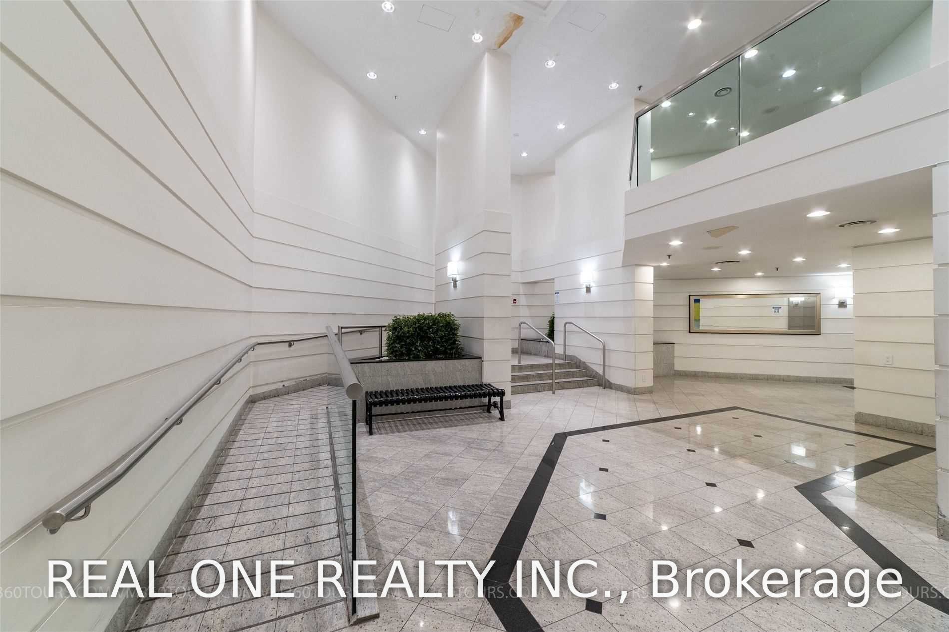 711 Bay Street 1612, Toronto, ON M5G 2J8 photo 4