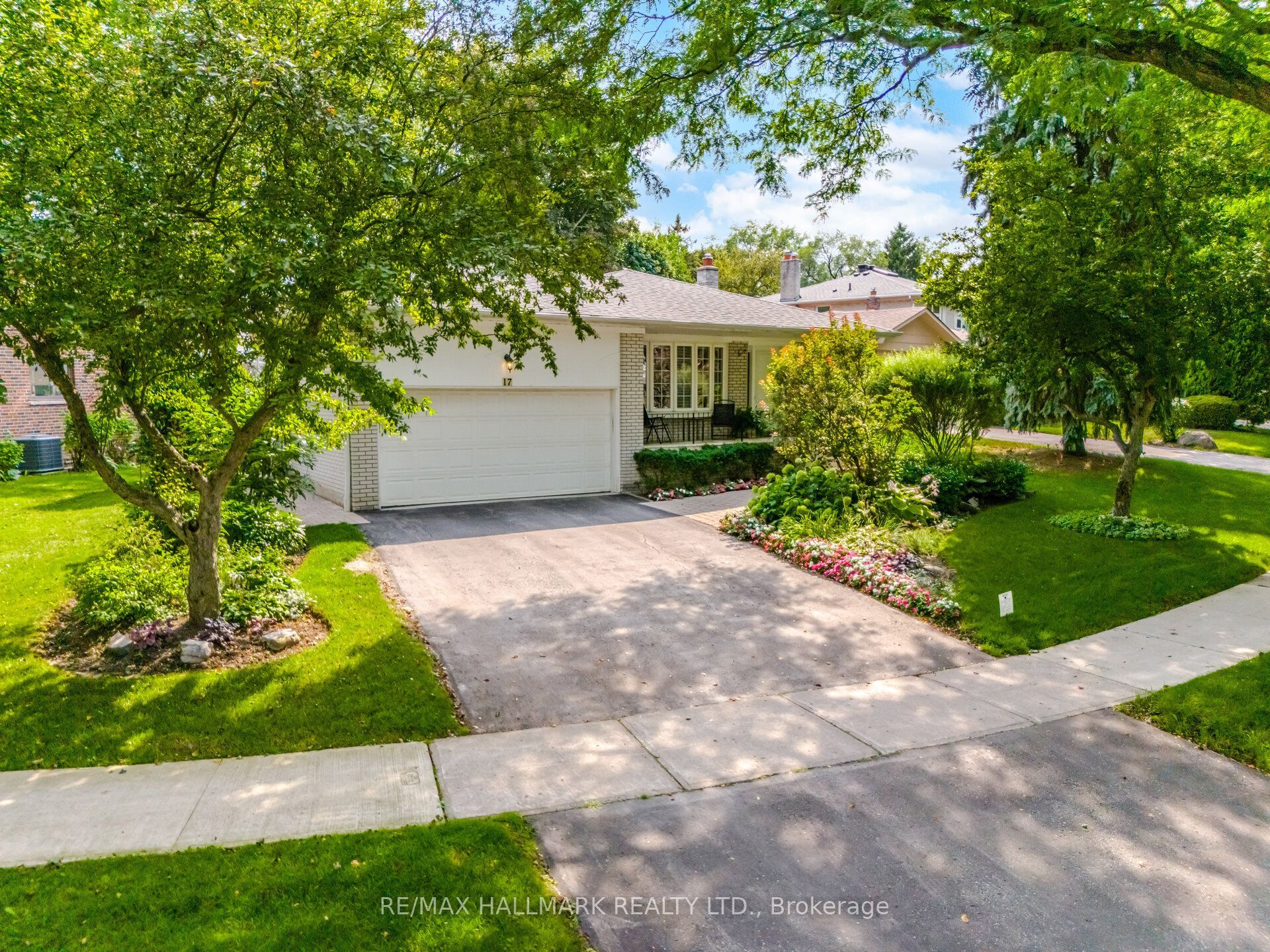 17 Wellesbourne Crescent, Toronto, ON M2H 1Y6
