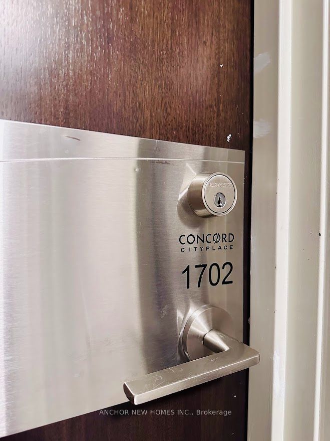 38 Dan Leckie Way 1702, Toronto, ON M5V 2V6 photo 3