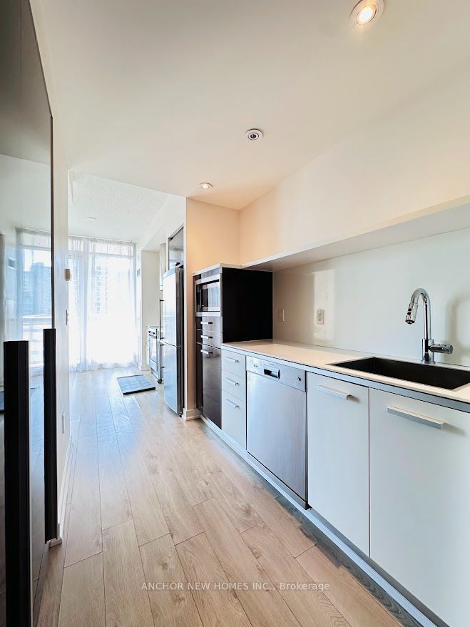 38 Dan Leckie Way 1702, Toronto, ON M5V 2V6 photo 4