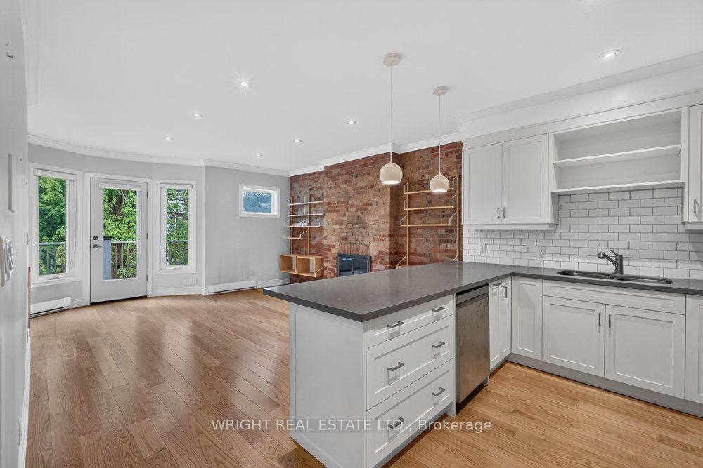 51 Albany Avenue, Toronto, ON M5R 3C2 photo 2