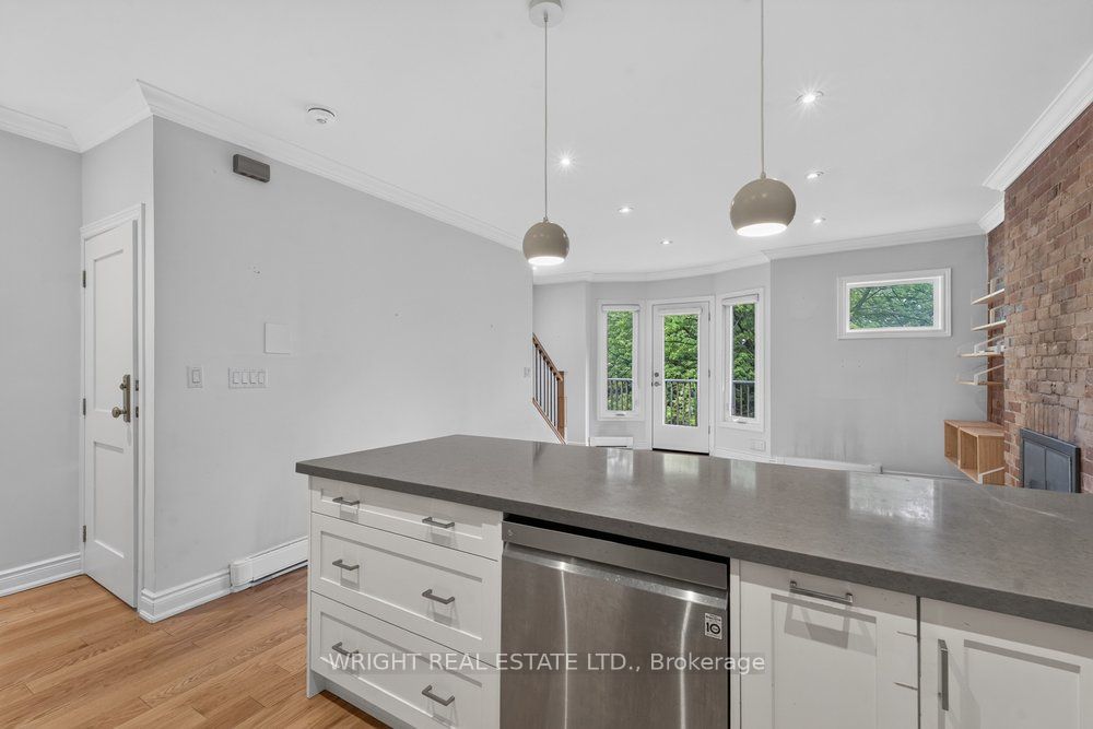 51 Albany Avenue, Toronto, ON M5R 3C2 photo 4