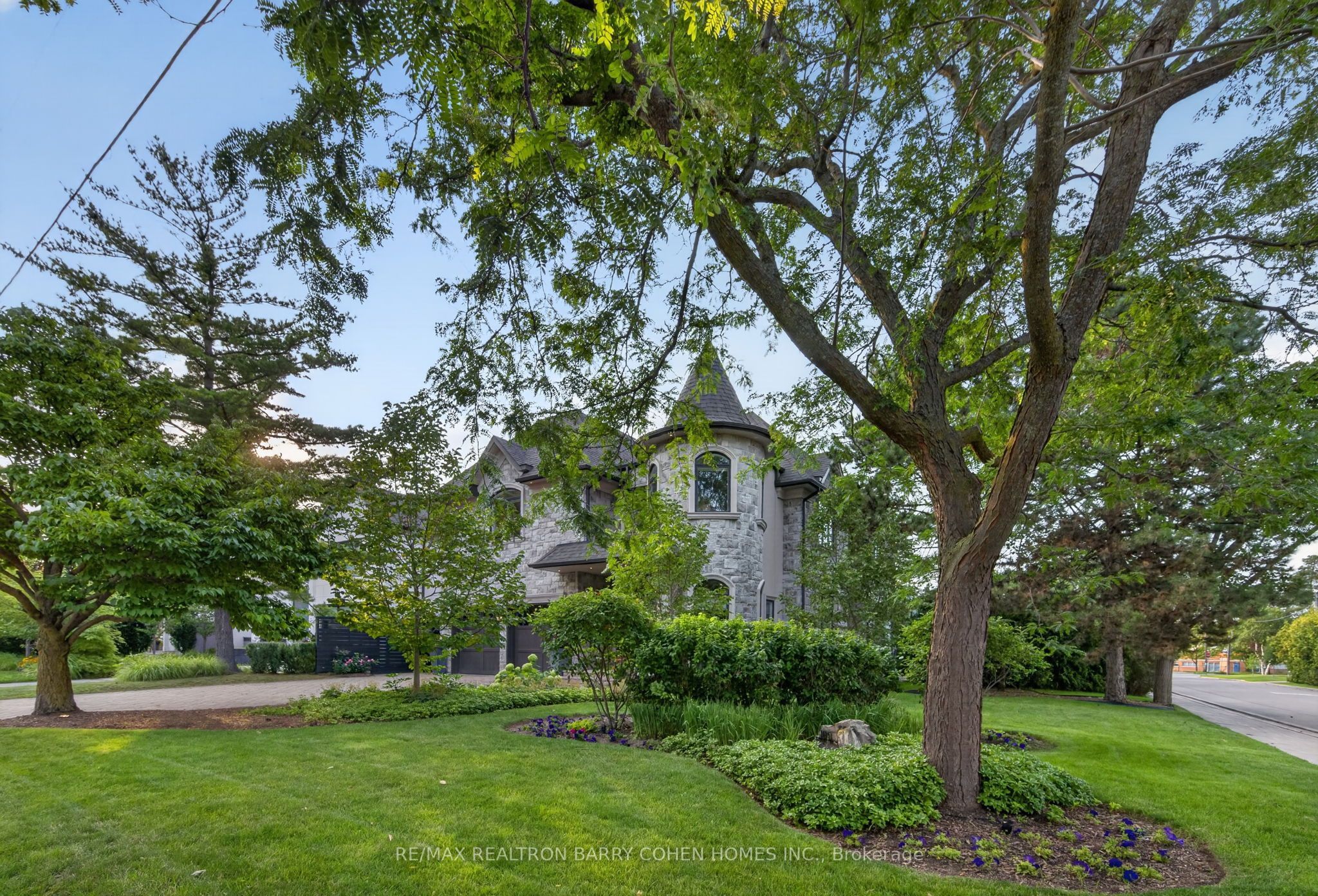 100 Munro Boulevard, Toronto, ON M2P 1C4 photo 2