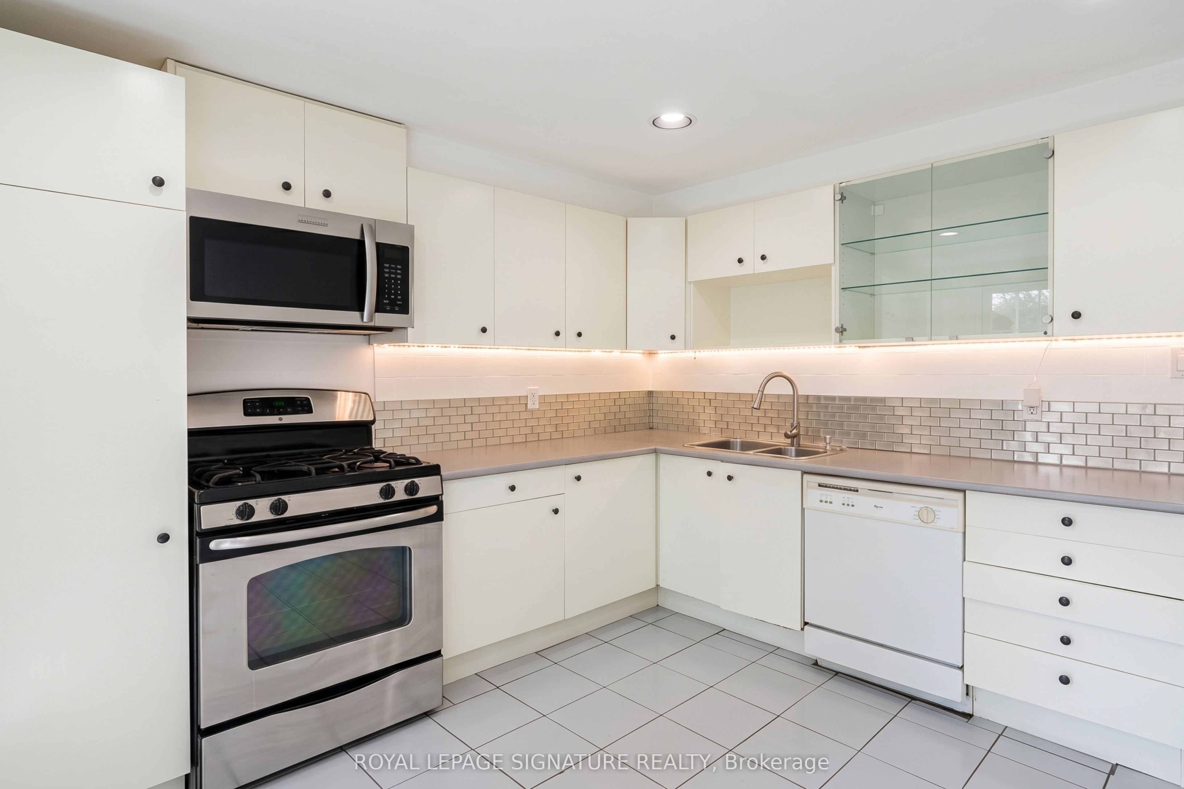 395 Clinton Street, Toronto, ON M6G 2Z1 photo 3