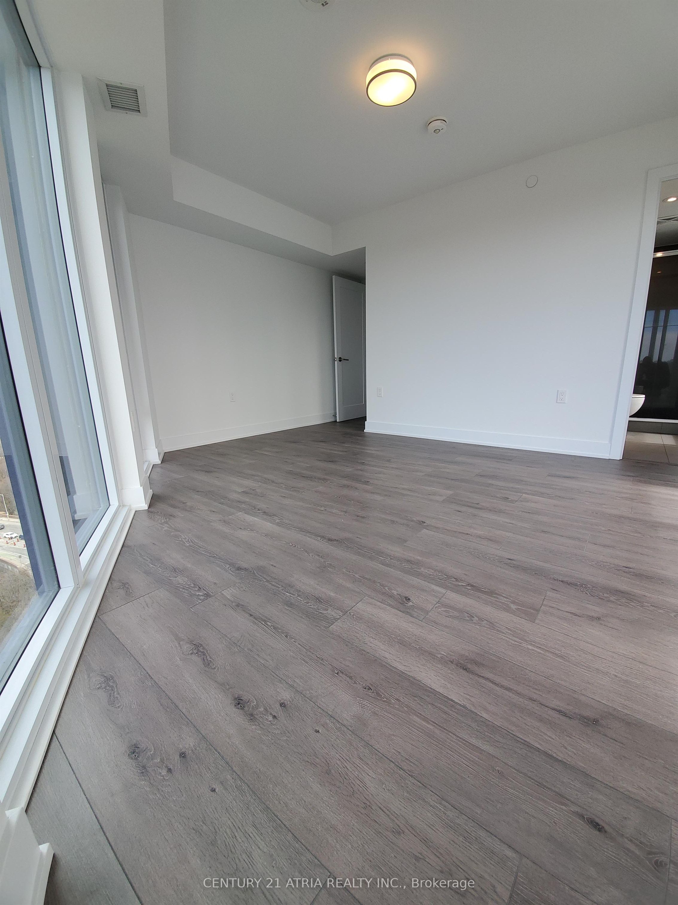 575 Bloor Street E 1802, Toronto, ON M4W 0B2 photo 3