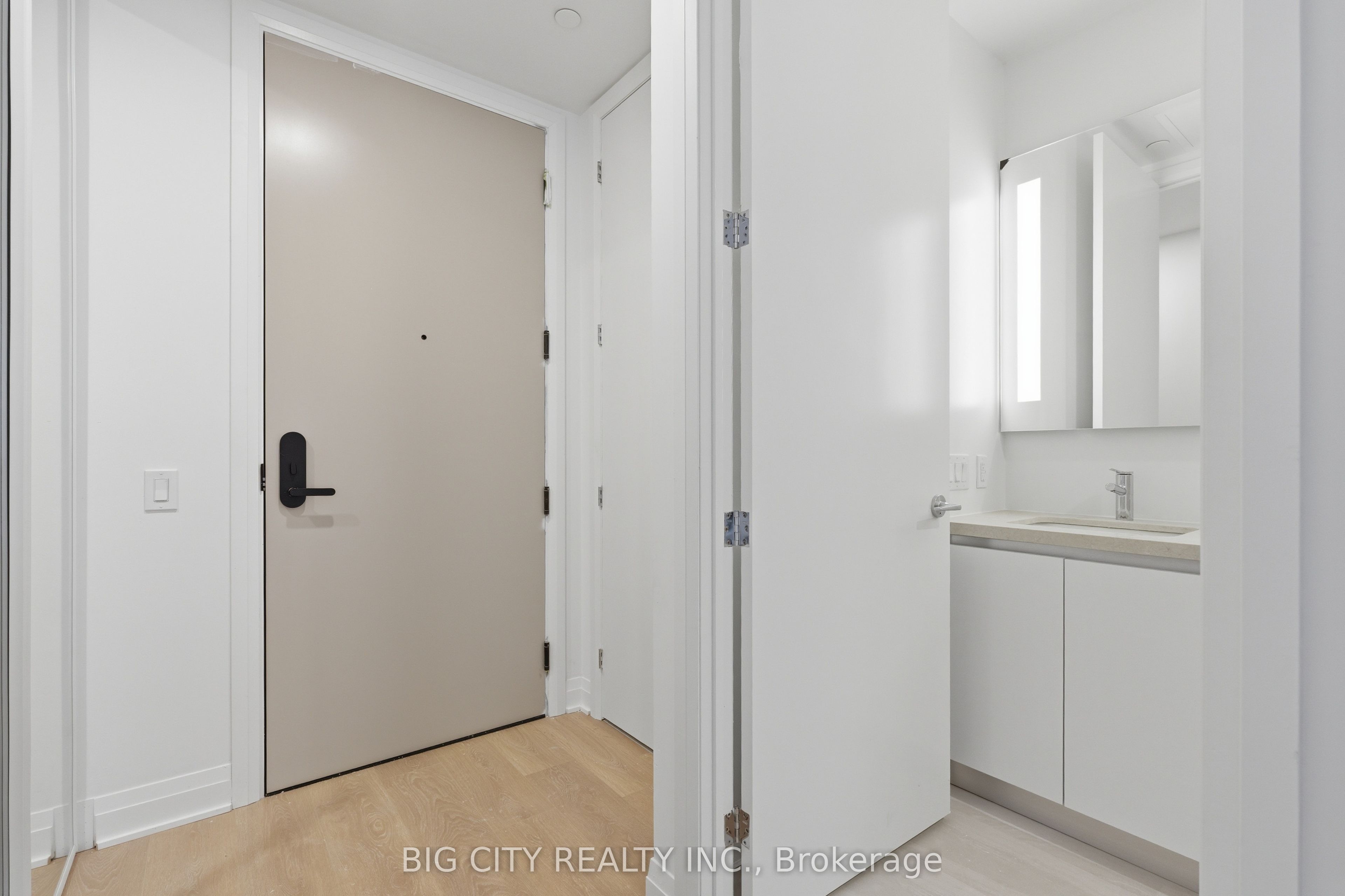 25 Frederick Todd Way 209, Toronto, ON M4G 0C9