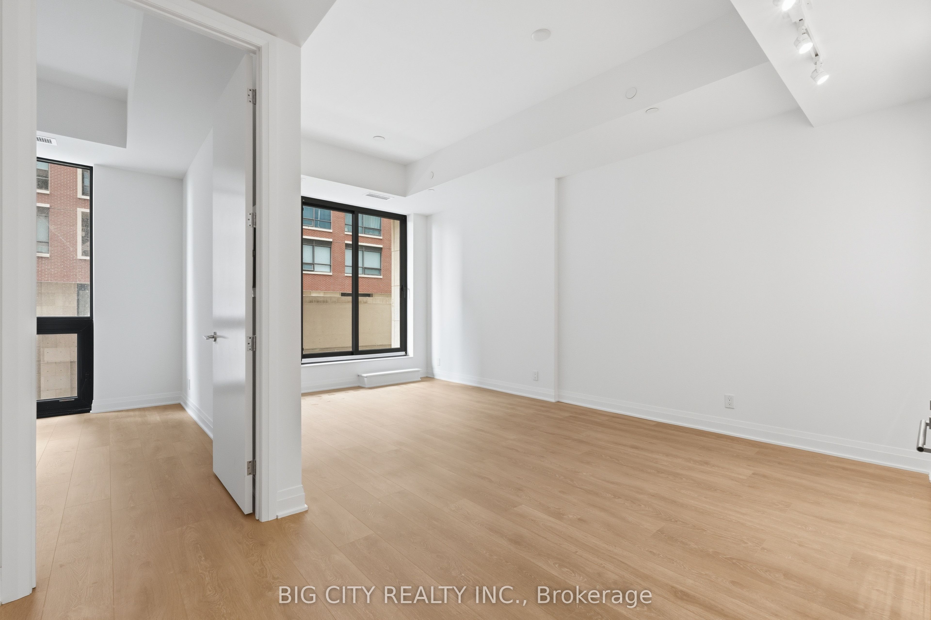 25 Frederick Todd Way 209, Toronto, ON M4G 0C9 photo 2