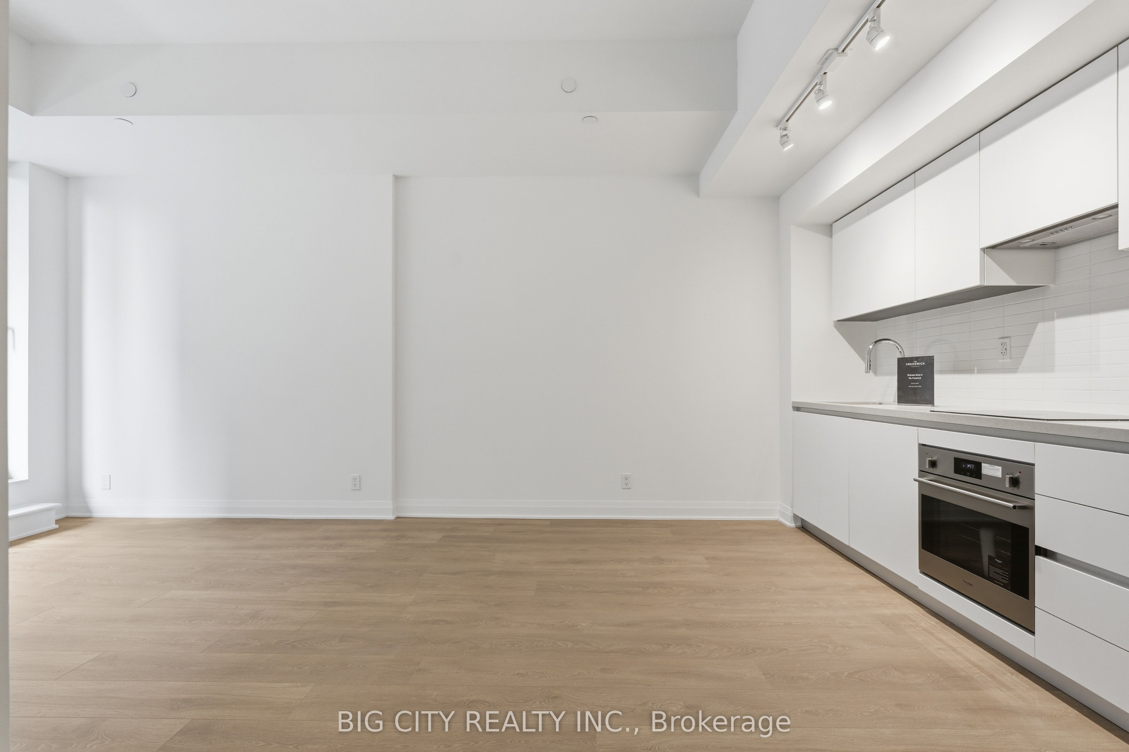 25 Frederick Todd Way 209, Toronto, ON M4G 0C9 photo 4