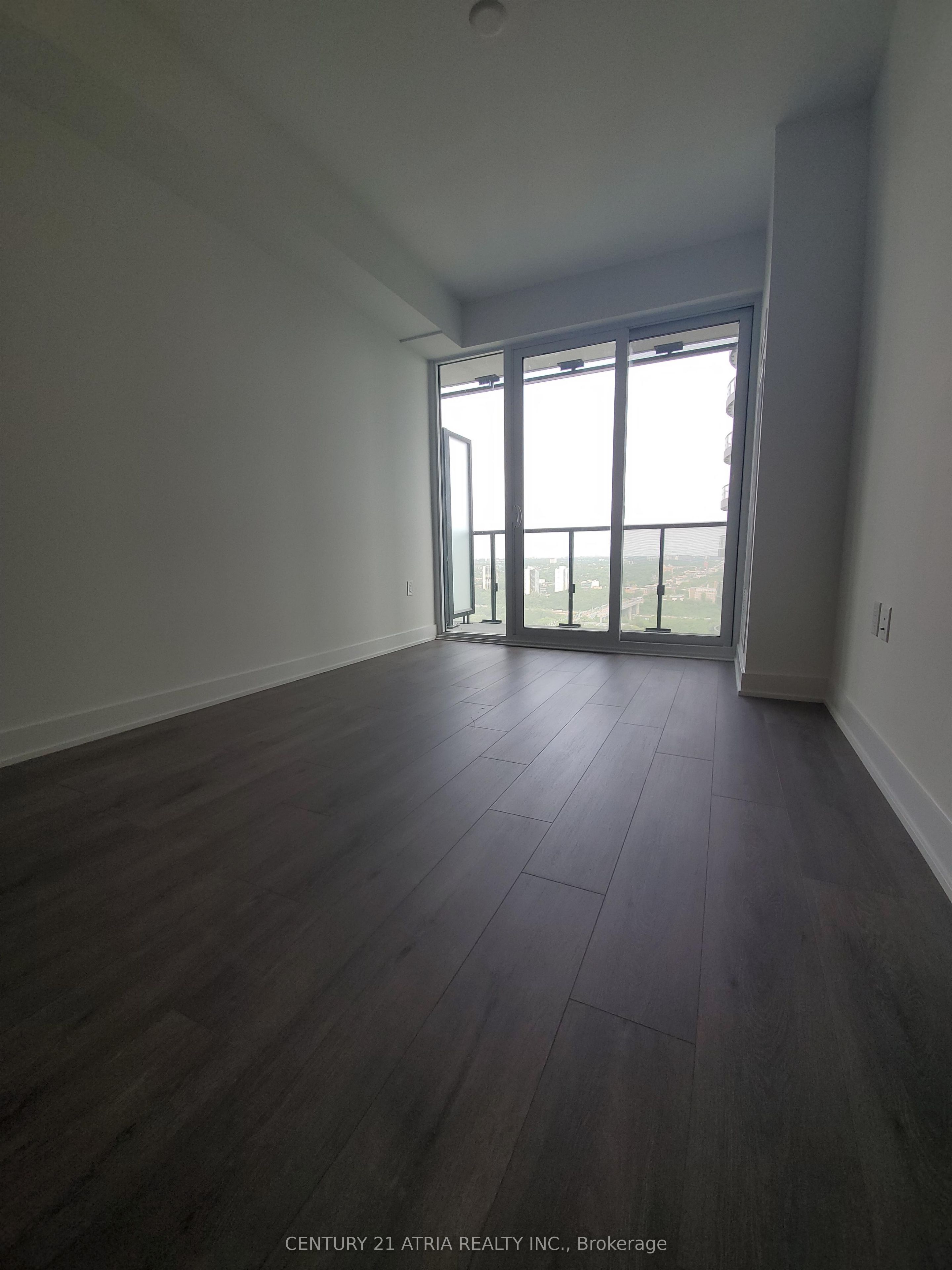 575 Bloor Street E 2905, Toronto, ON M4W 0B2 photo 2