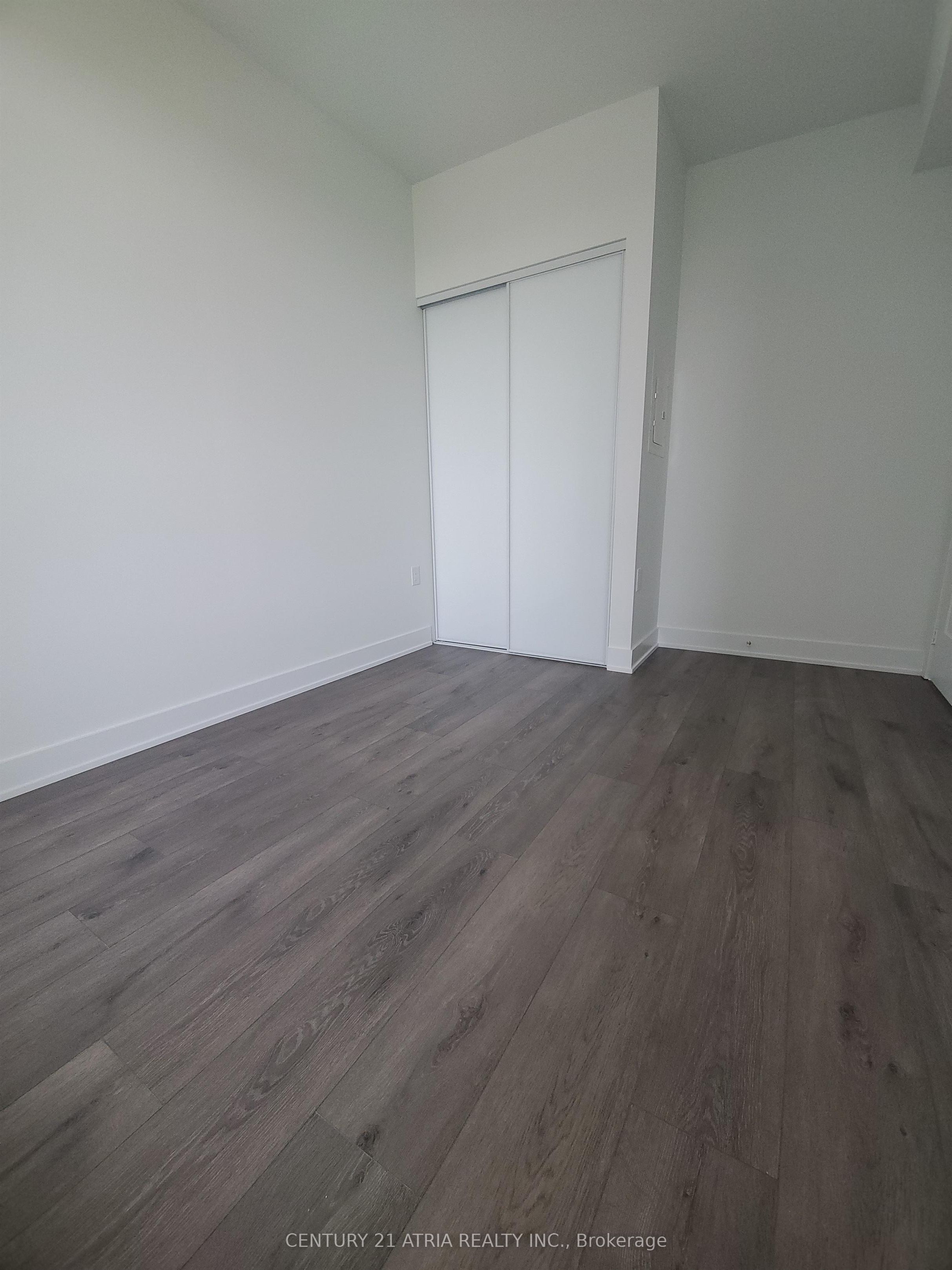 575 Bloor Street E 2905, Toronto, ON M4W 0B2 photo 3