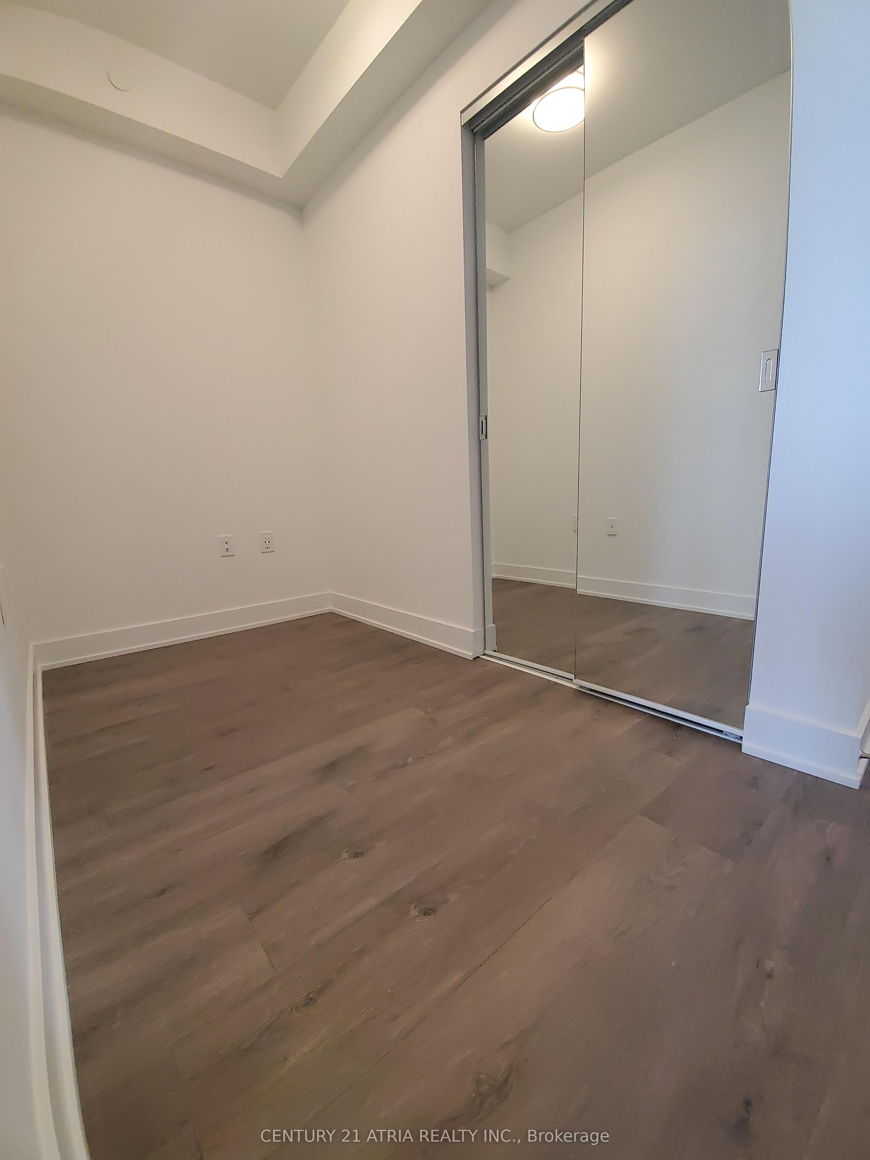 575 Bloor Street E 2905, Toronto, ON M4W 0B2 photo 4
