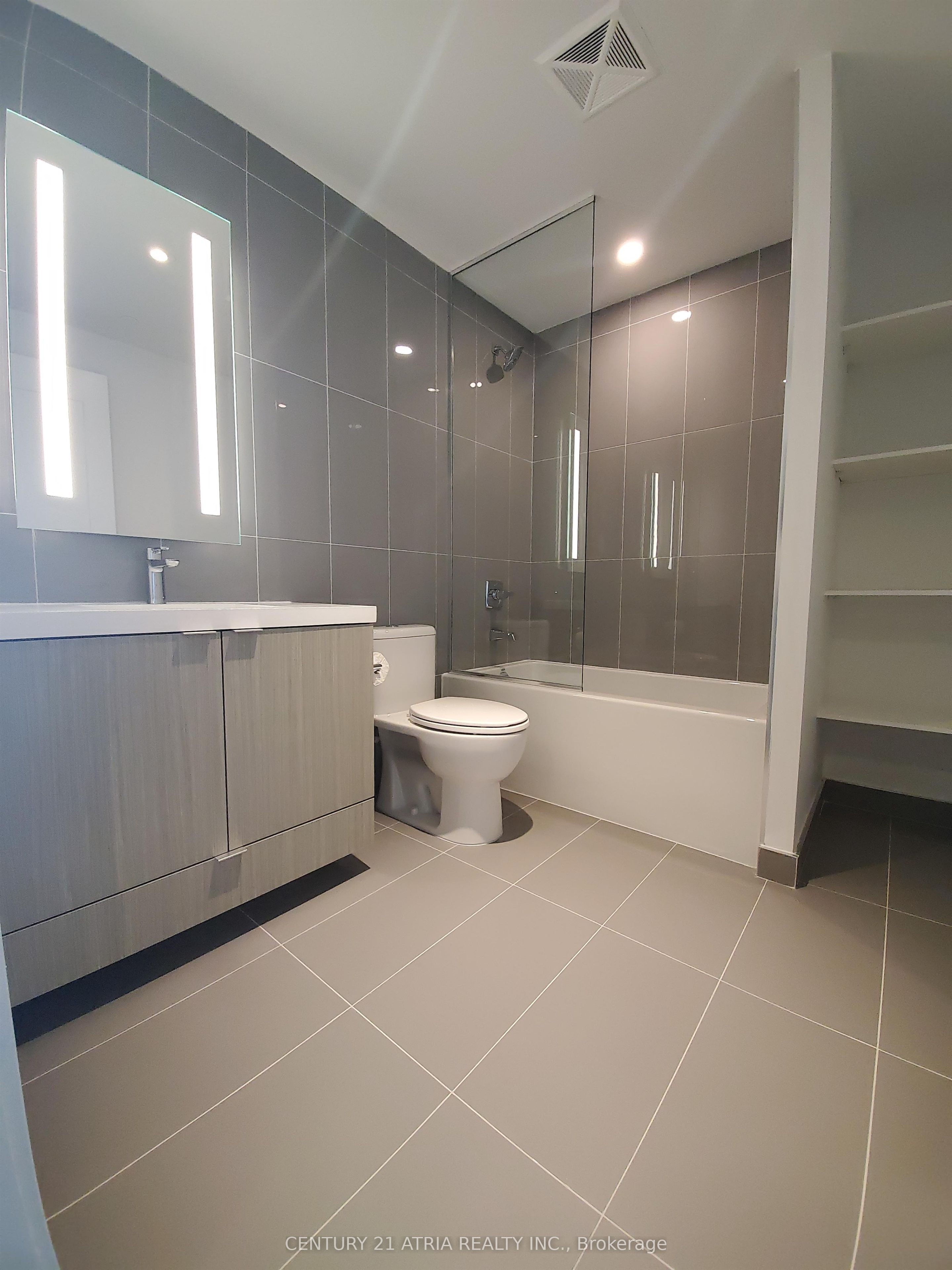 575 Bloor Street E 2905, Toronto, ON M4W 0B2 photo 5