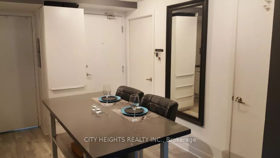600 Fleet Street 811, Toronto, ON M5V 1B7 photo 5