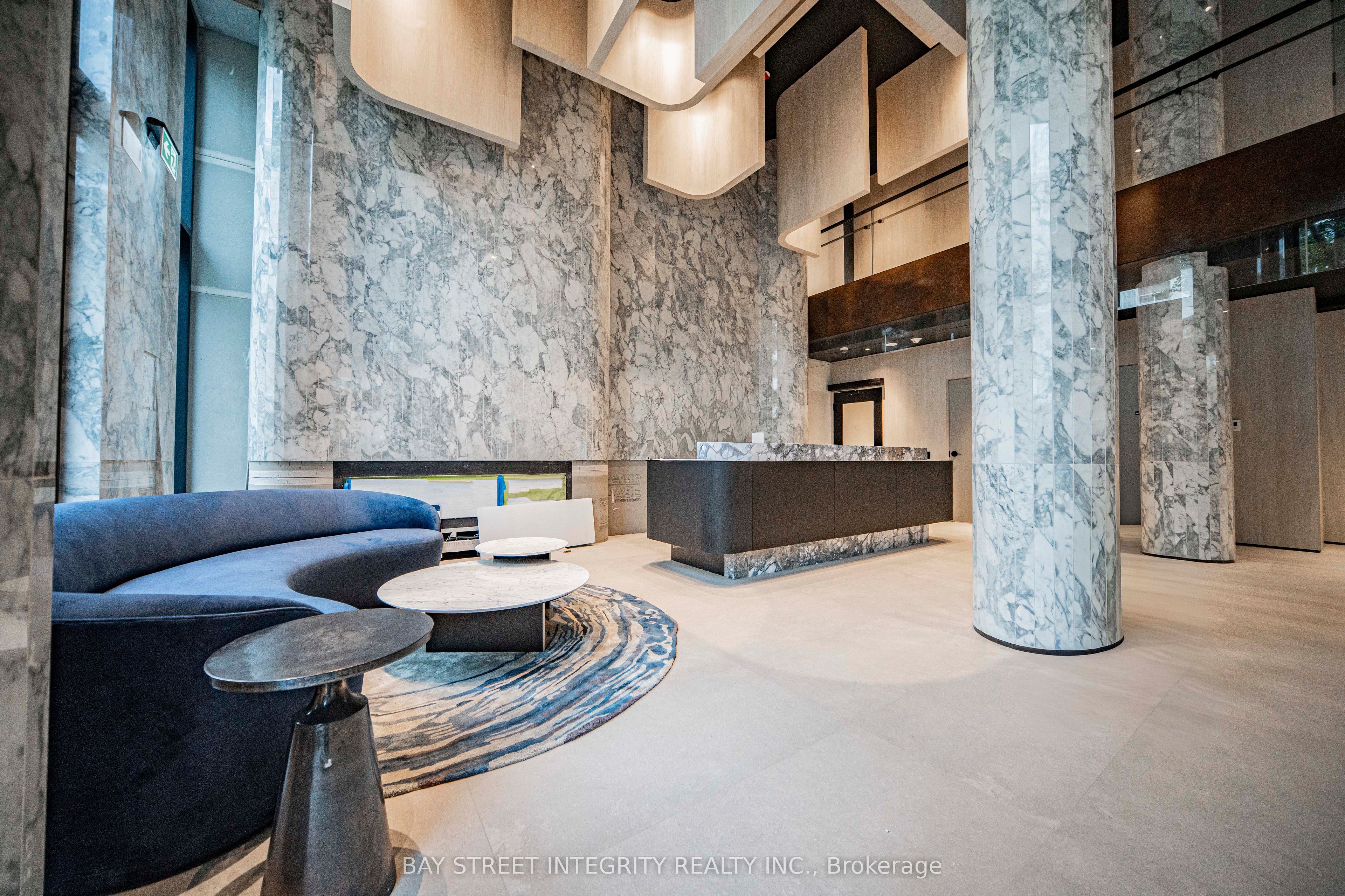 91 Montclair Avenue 702, Toronto, ON M5P 0B1 photo 2