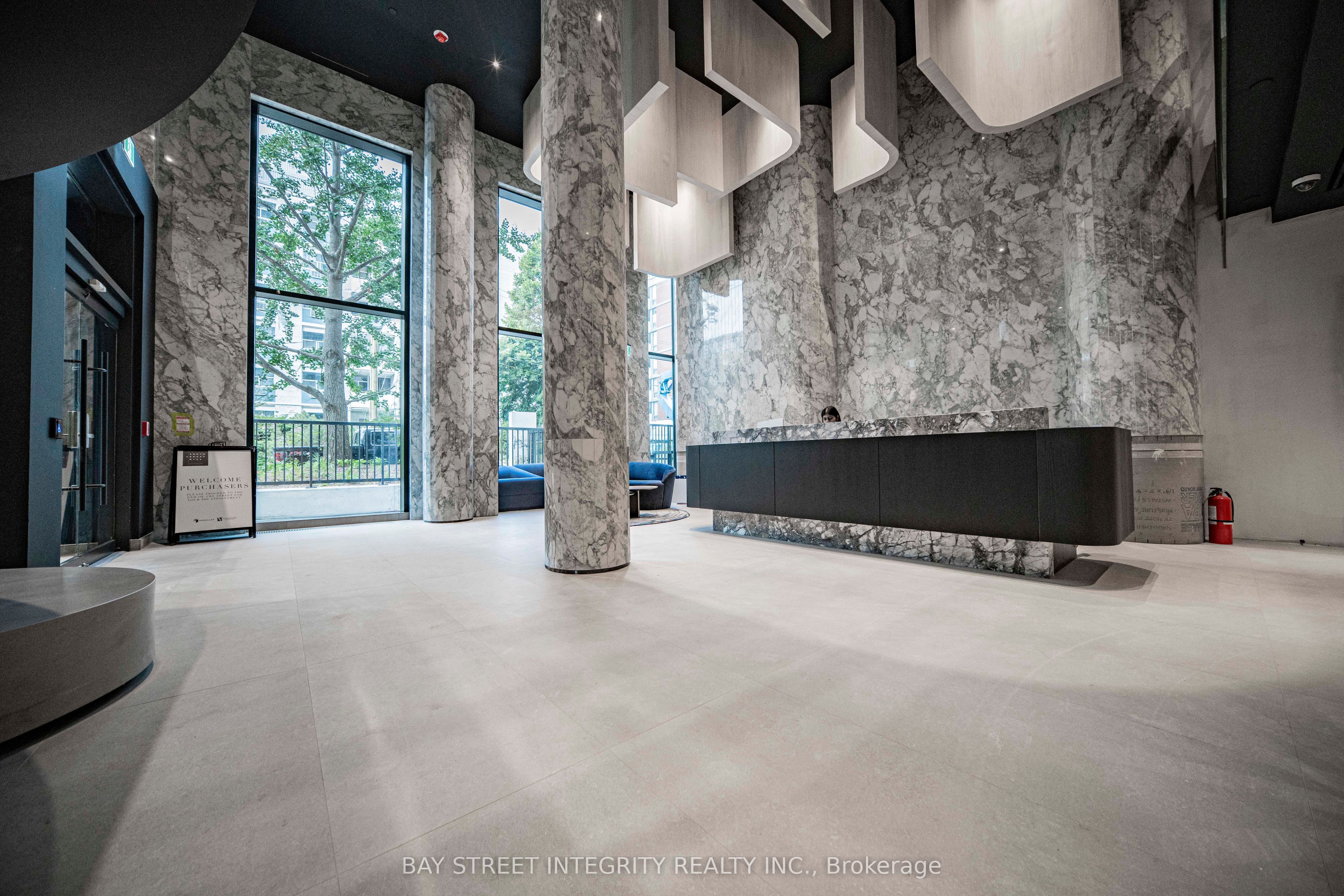 91 Montclair Avenue 702, Toronto, ON M5P 0B1 photo 3