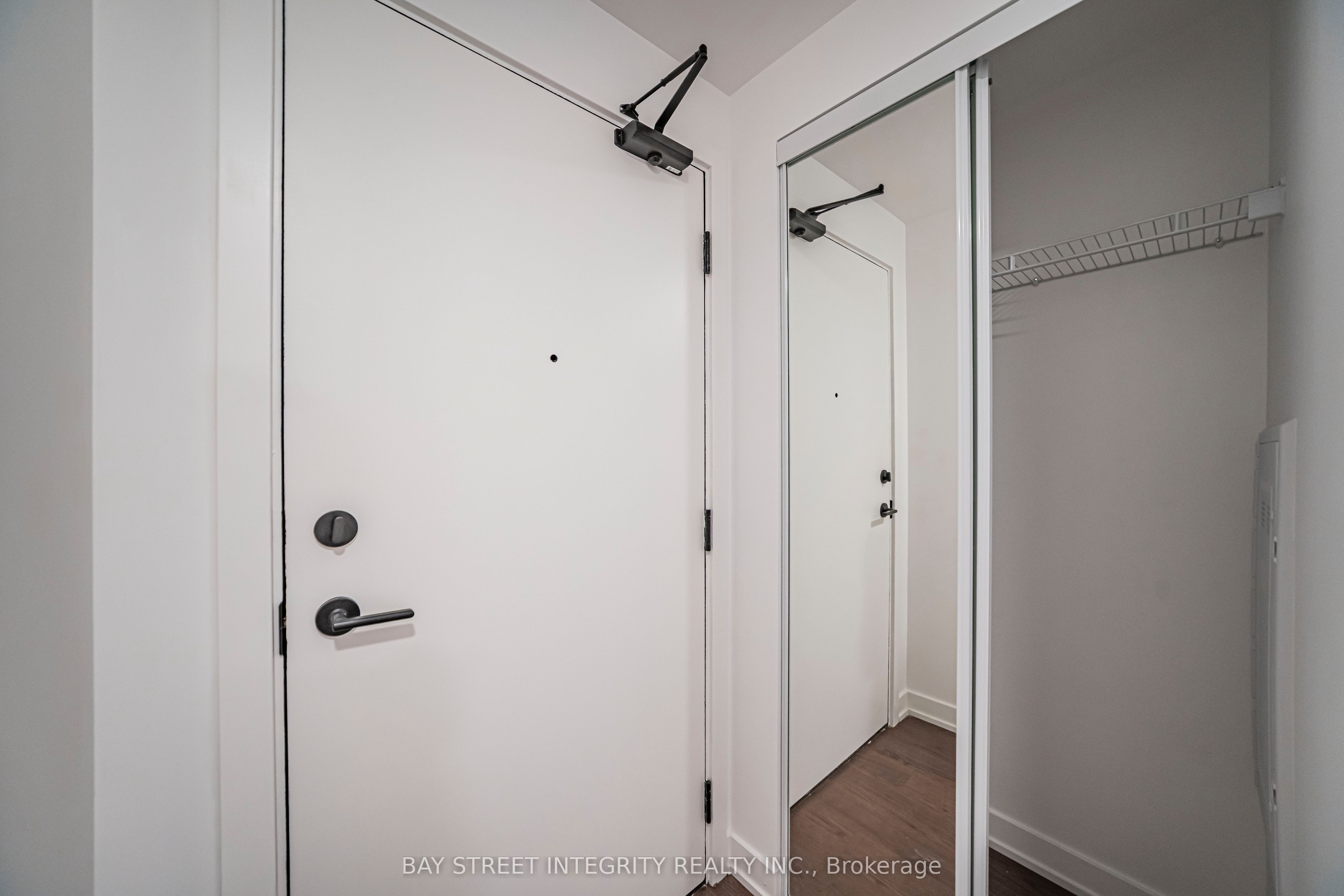 91 Montclair Avenue 702, Toronto, ON M5P 0B1 photo 4