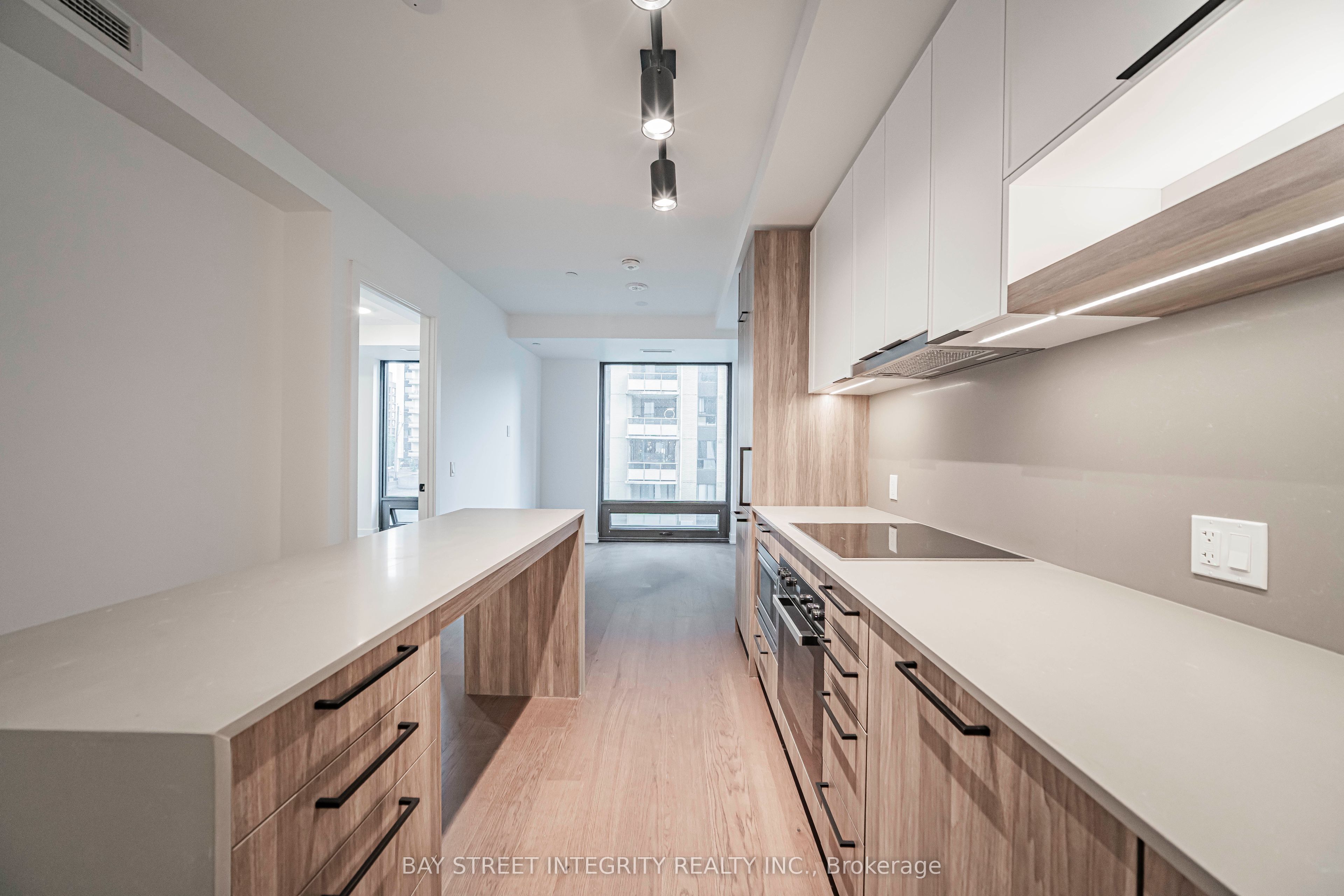 91 Montclair Avenue 702, Toronto, ON M5P 0B1 photo 5