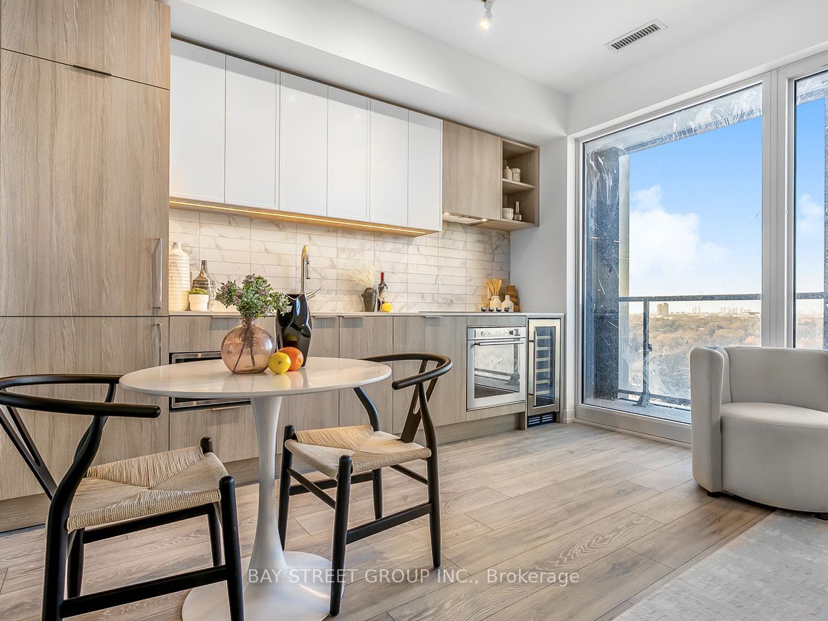 2020 Bathurst Street 1812, Toronto, ON M5P 0A6