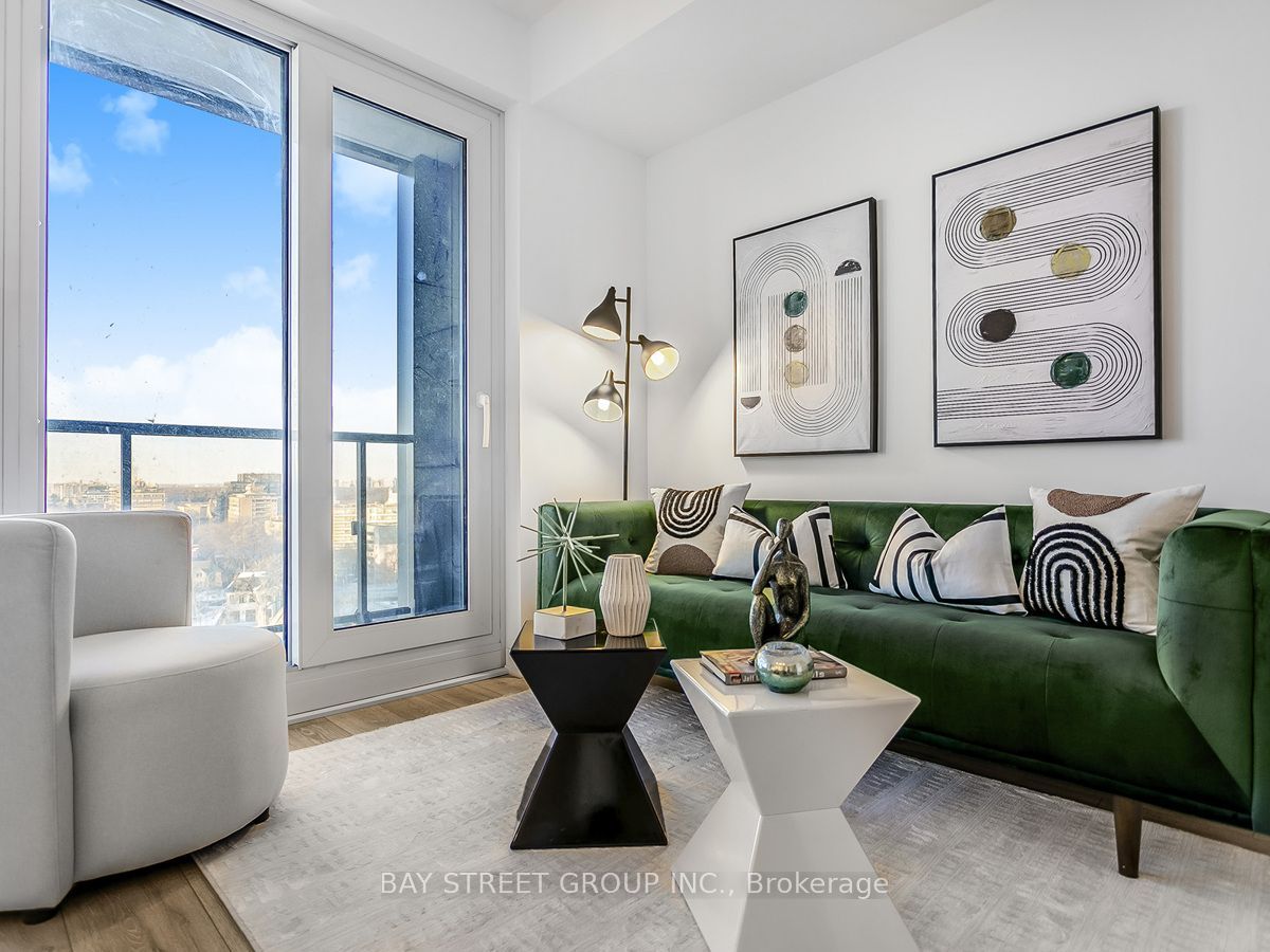 2020 Bathurst Street 1812, Toronto, ON M5P 0A6 photo 2