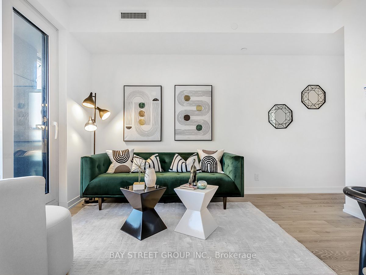 2020 Bathurst Street 1812, Toronto, ON M5P 0A6 photo 3