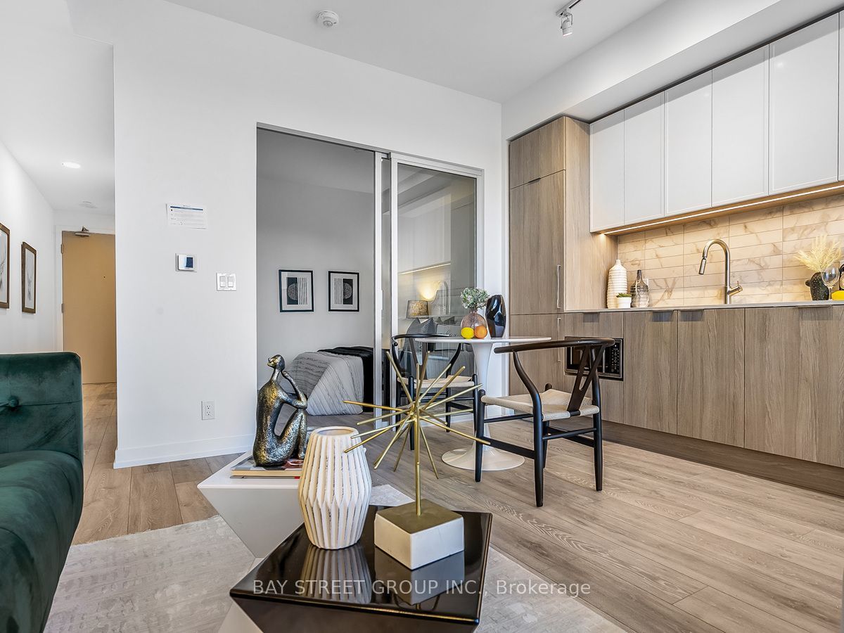 2020 Bathurst Street 1812, Toronto, ON M5P 0A6 photo 5