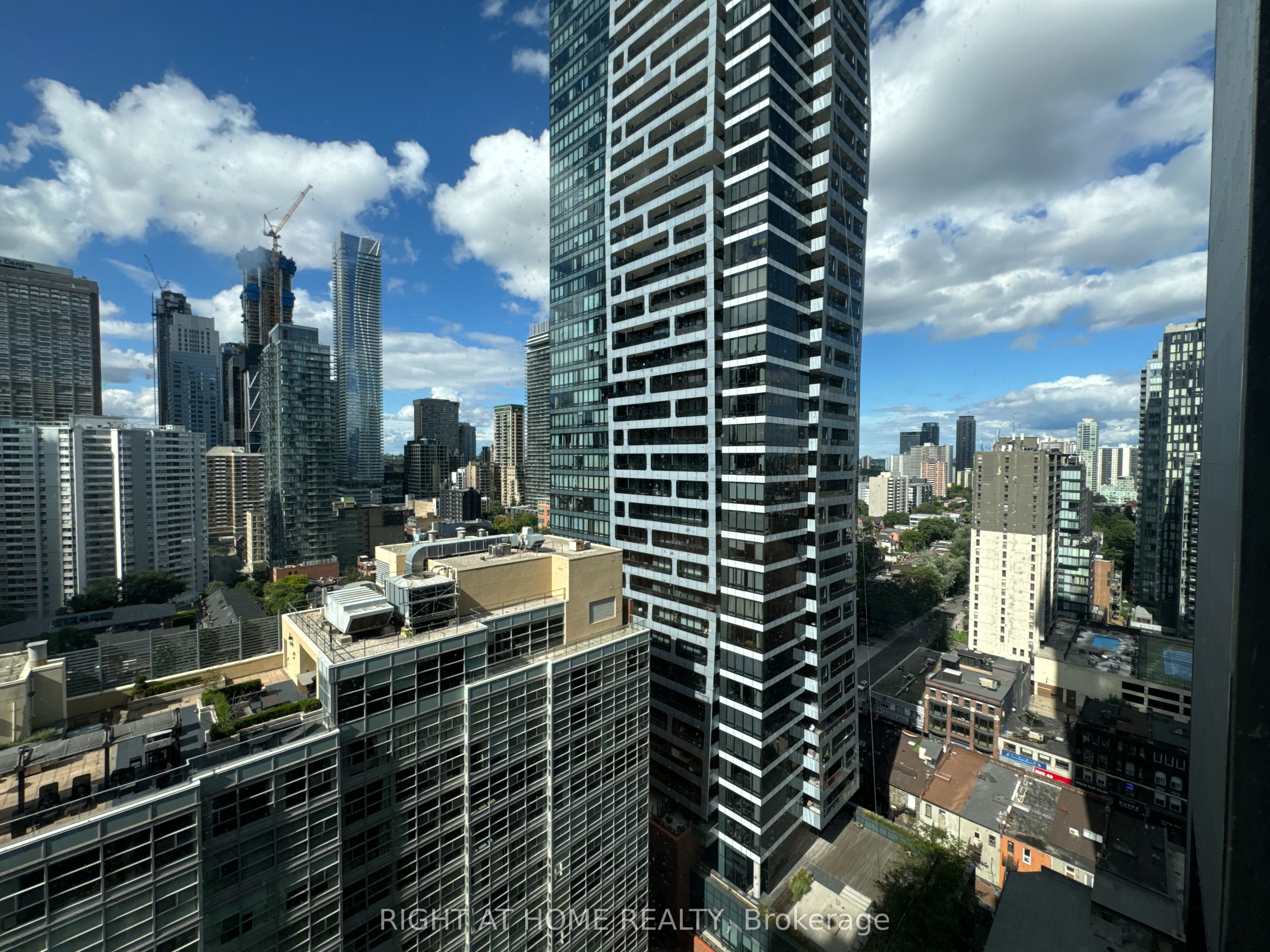 24 Wellesley Street W 2407, Toronto, ON M4Y 2X6