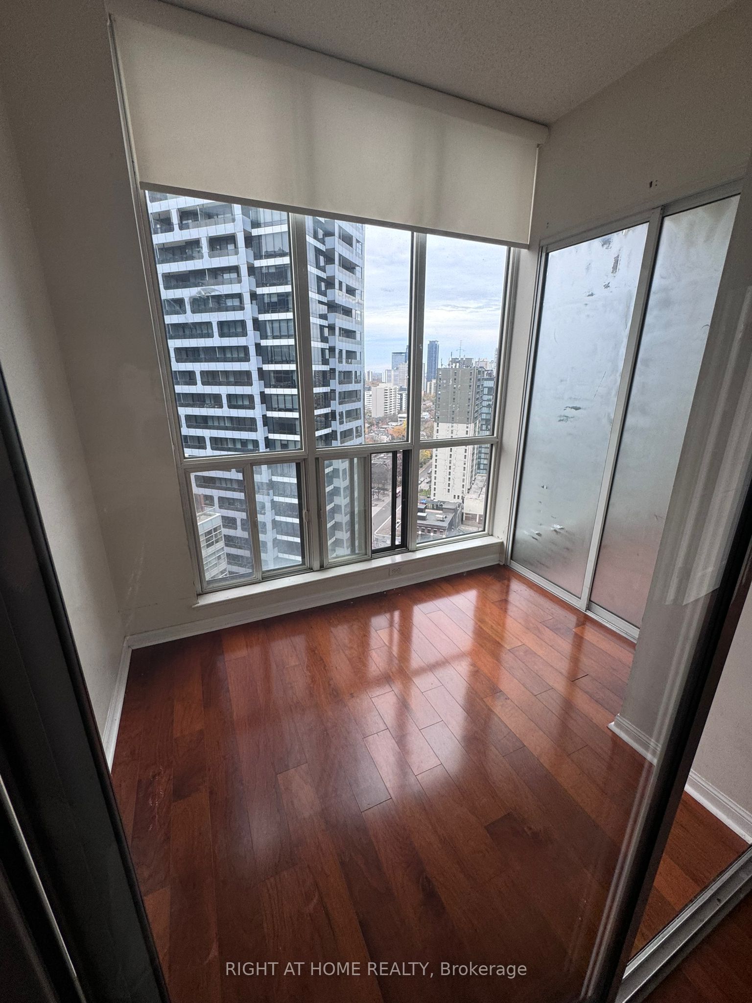 24 Wellesley Street W 2407, Toronto, ON M4Y 2X6 photo 5
