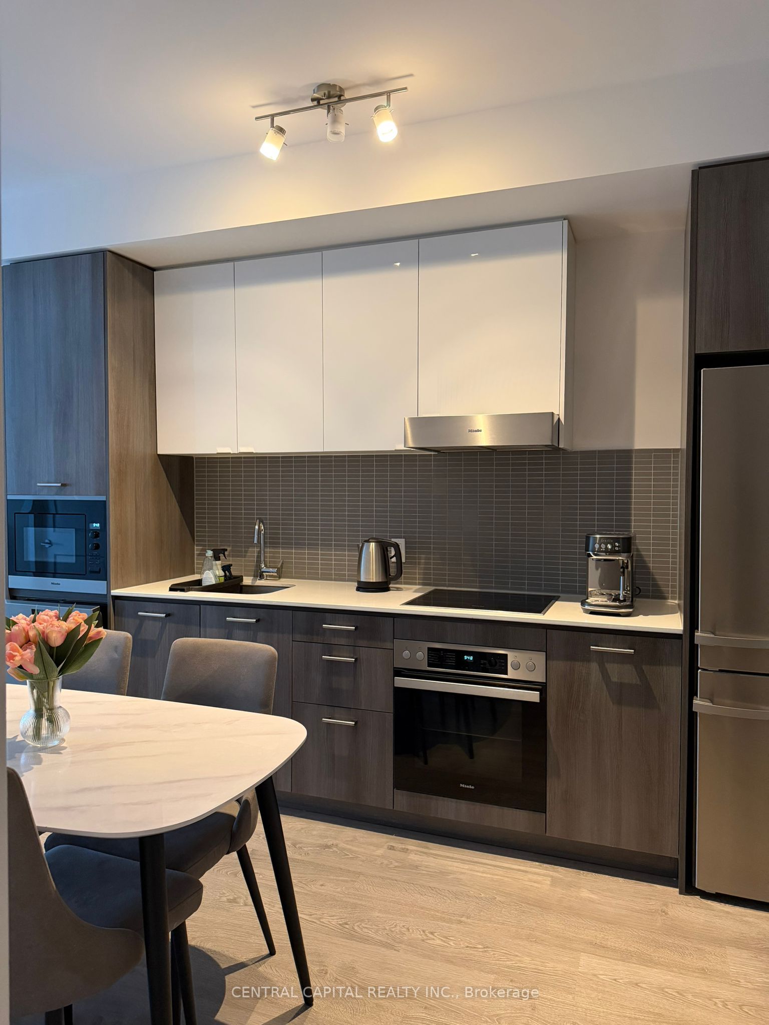 11 Lillian Street 206, Toronto, ON M4S 2H7 photo 3