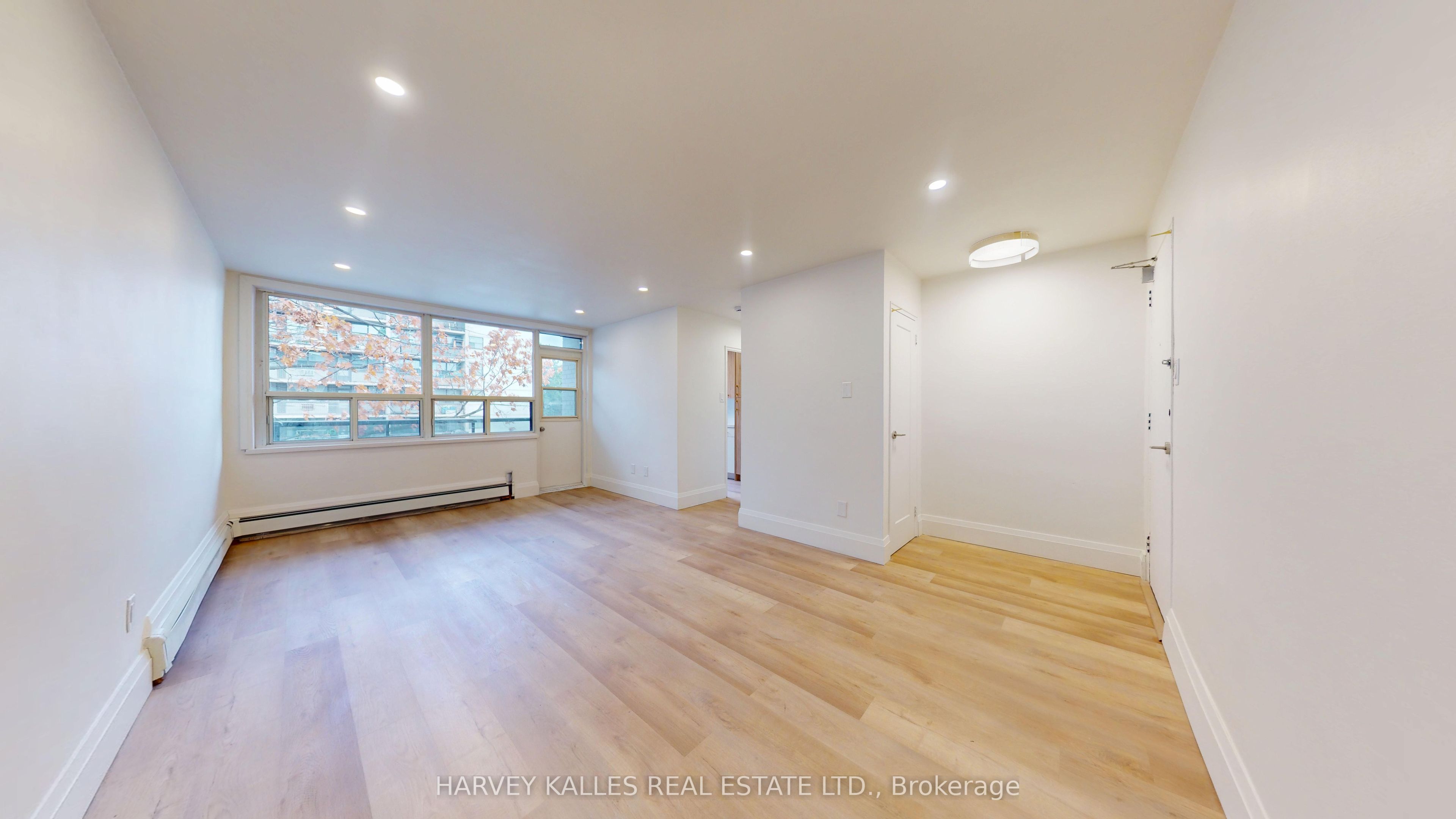 1 Marquette Avenue 12, Toronto, ON M6A 1X8