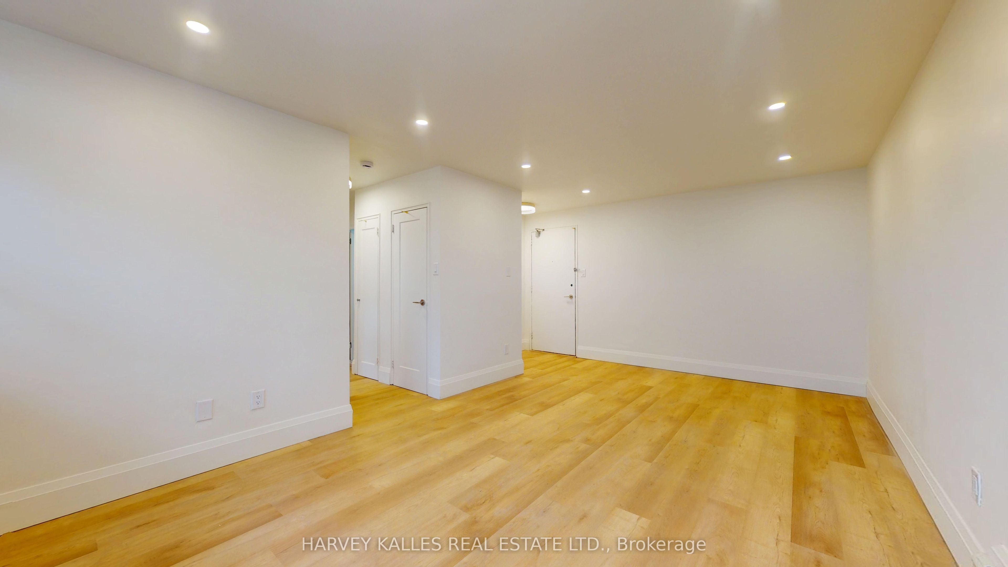 1 Marquette Avenue 12, Toronto, ON M6A 1X8 photo 4