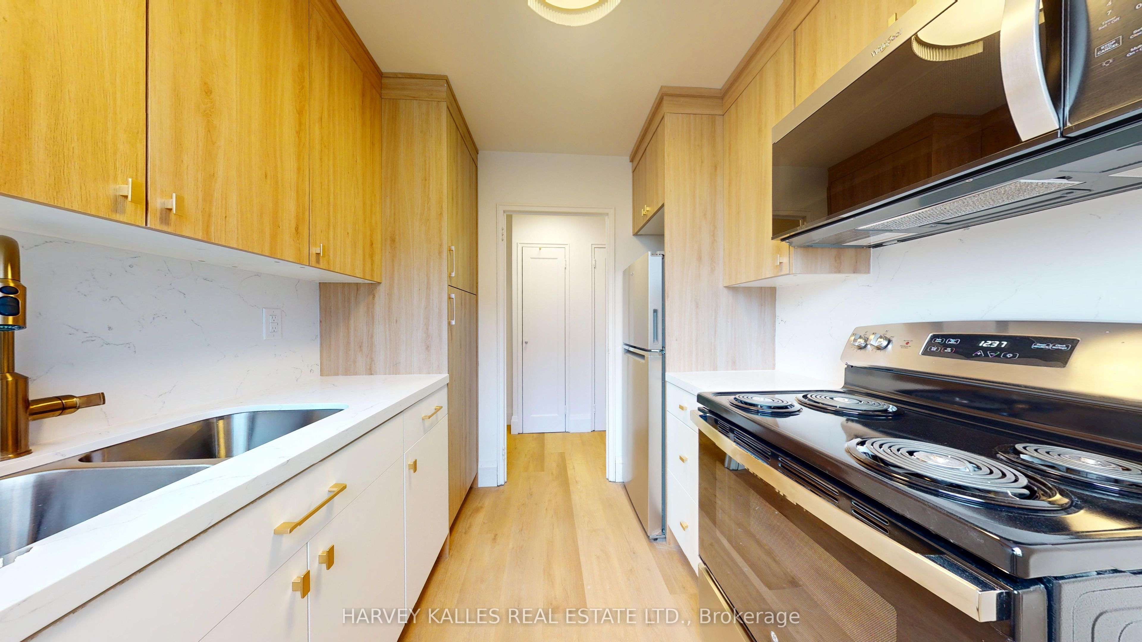 1 Marquette Avenue 12, Toronto, ON M6A 1X8 photo 5